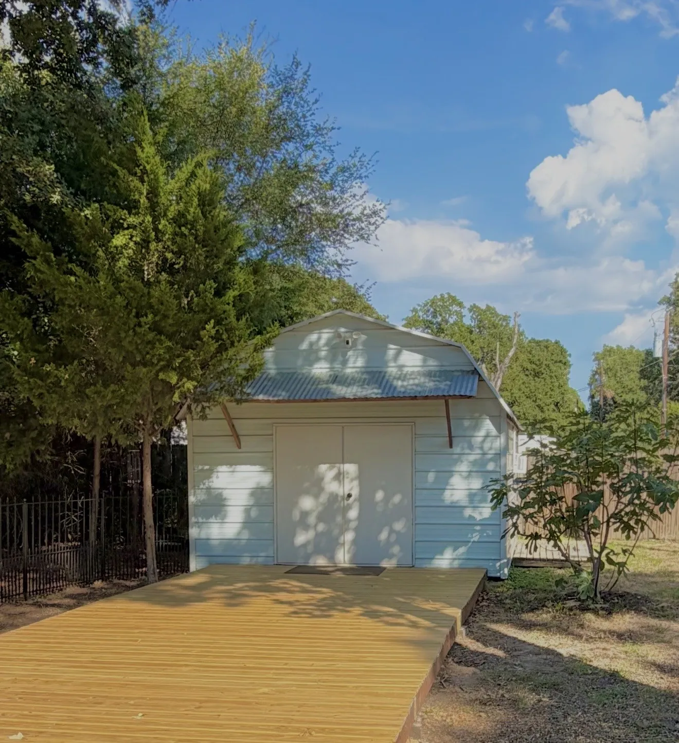 Single Family Residence For Sale in Hunt County , 9669 Lakeland Loop, Quinlan, Texas 75474, 2 Bedroom, 1 Bathroom, Garage spaces, 1,131 Sqft, built in 1962, mls#21390178, Real Estate Agent in Quinlan, Homes For Sale in Hunt county, Homes For Sale in Quinlan, Realtor in Quinlan Texas, Real Estate Brokerage Independent Realty Texas, Luminita Cordes Realtor