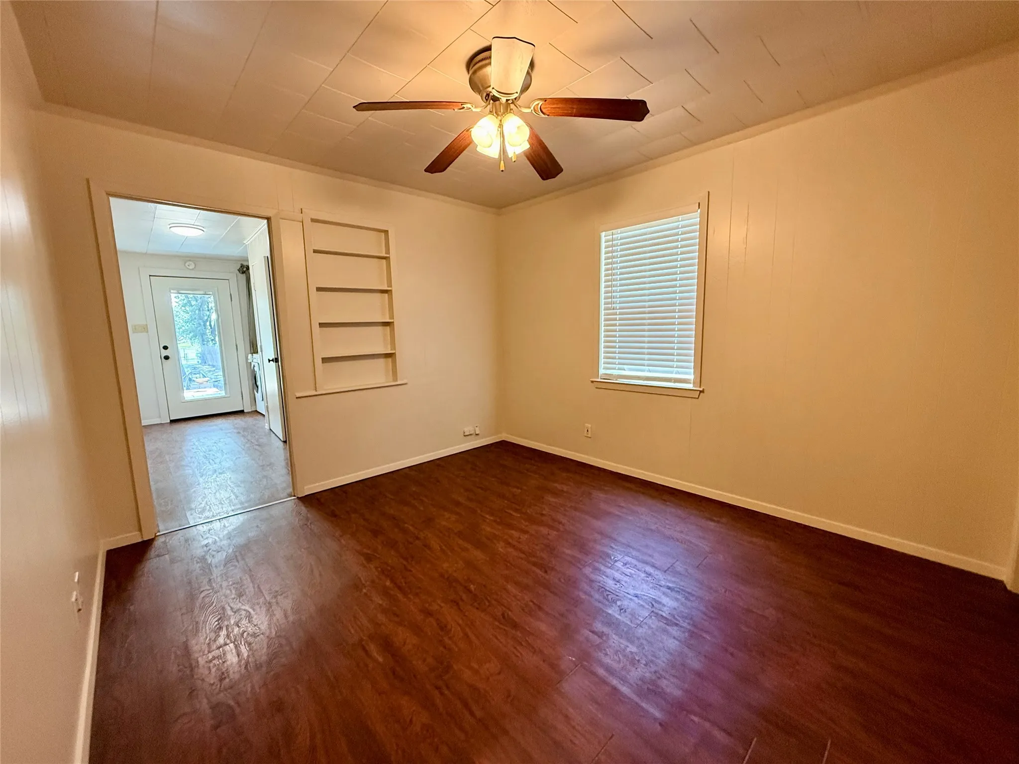 Single Family Residence For Sale in Hunt County , 9669 Lakeland Loop, Quinlan, Texas 75474, 2 Bedroom, 1 Bathroom, Garage spaces, 1,131 Sqft, built in 1962, mls#21390178, Real Estate Agent in Quinlan, Homes For Sale in Hunt county, Homes For Sale in Quinlan, Realtor in Quinlan Texas, Real Estate Brokerage Independent Realty Texas, Luminita Cordes Realtor
