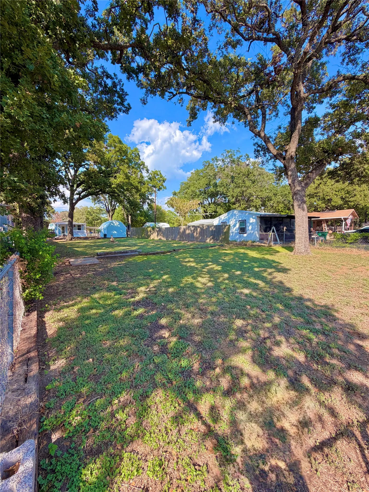 Single Family Residence For Sale in Hunt County , 9669 Lakeland Loop, Quinlan, Texas 75474, 2 Bedroom, 1 Bathroom, Garage spaces, 1,131 Sqft, built in 1962, mls#21390178, Real Estate Agent in Quinlan, Homes For Sale in Hunt county, Homes For Sale in Quinlan, Realtor in Quinlan Texas, Real Estate Brokerage Independent Realty Texas, Luminita Cordes Realtor