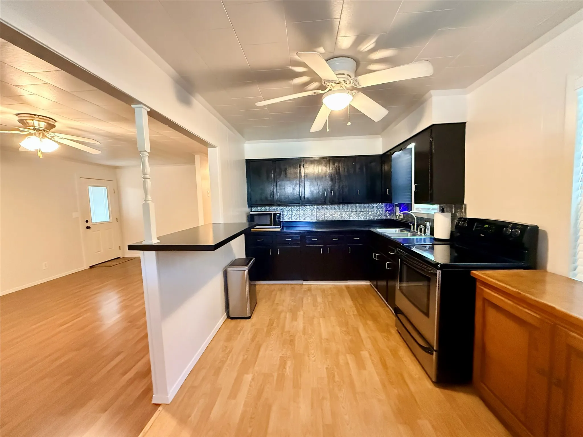 Single Family Residence For Sale in Hunt County , 9669 Lakeland Loop, Quinlan, Texas 75474, 2 Bedroom, 1 Bathroom, Garage spaces, 1,131 Sqft, built in 1962, mls#21390178, Real Estate Agent in Quinlan, Homes For Sale in Hunt county, Homes For Sale in Quinlan, Realtor in Quinlan Texas, Real Estate Brokerage Independent Realty Texas, Luminita Cordes Realtor