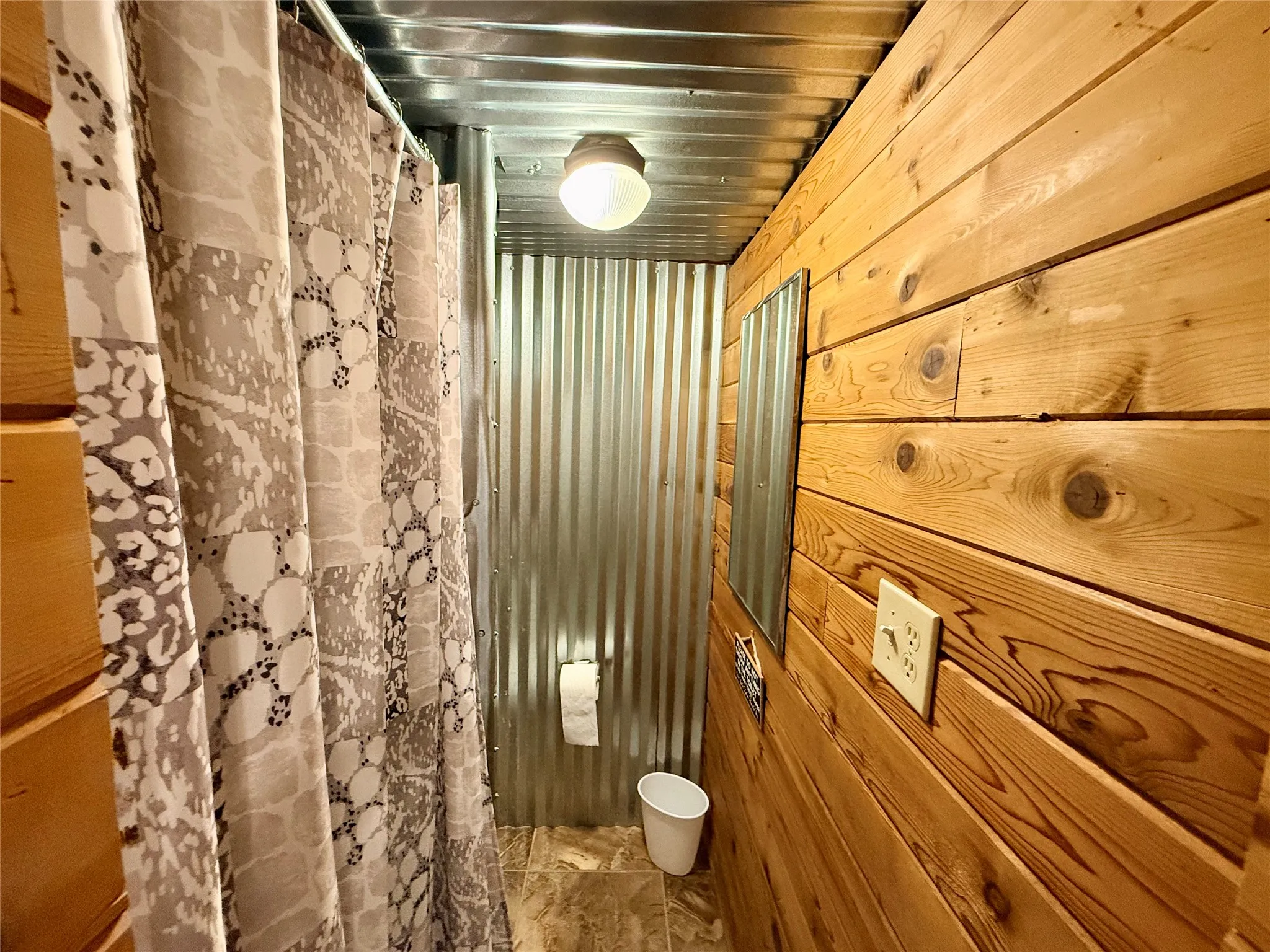 Single Family Residence For Sale in Hunt County , 9669 Lakeland Loop, Quinlan, Texas 75474, 2 Bedroom, 1 Bathroom, Garage spaces, 1,131 Sqft, built in 1962, mls#21390178, Real Estate Agent in Quinlan, Homes For Sale in Hunt county, Homes For Sale in Quinlan, Realtor in Quinlan Texas, Real Estate Brokerage Independent Realty Texas, Luminita Cordes Realtor