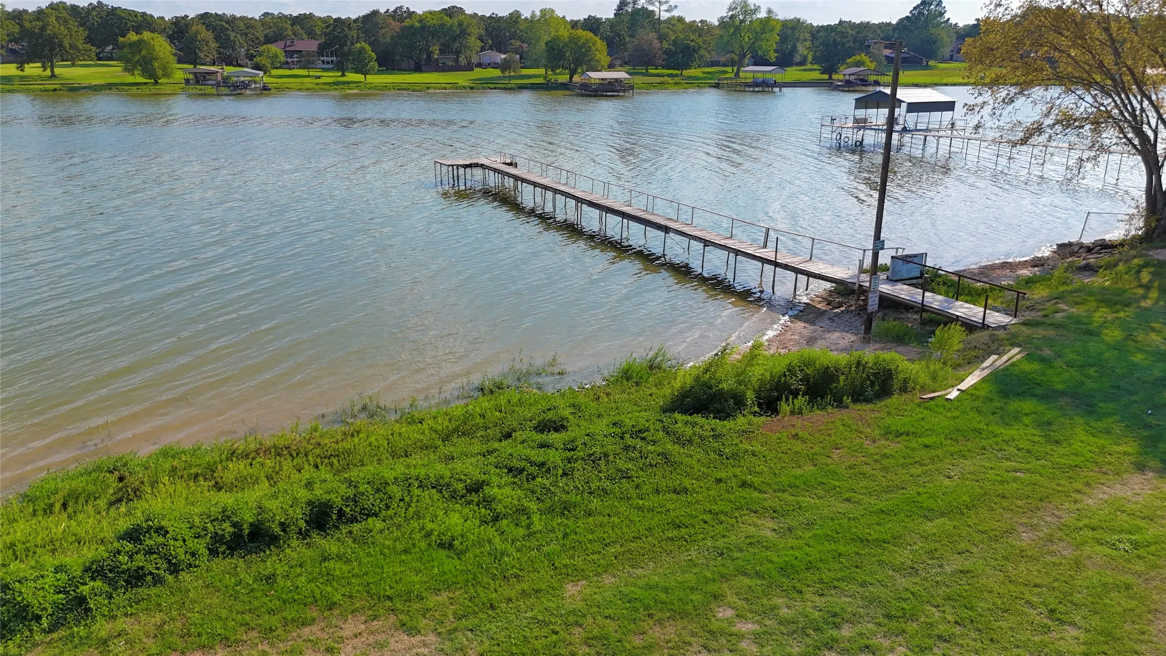 Single Family Residence For Sale in Hunt County , 9669 Lakeland Loop, Quinlan, Texas 75474, 2 Bedroom, 1 Bathroom, Garage spaces, 1,131 Sqft, built in 1962, mls#21390178, Real Estate Agent in Quinlan, Homes For Sale in Hunt county, Homes For Sale in Quinlan, Realtor in Quinlan Texas, Real Estate Brokerage Independent Realty Texas, Luminita Cordes Realtor