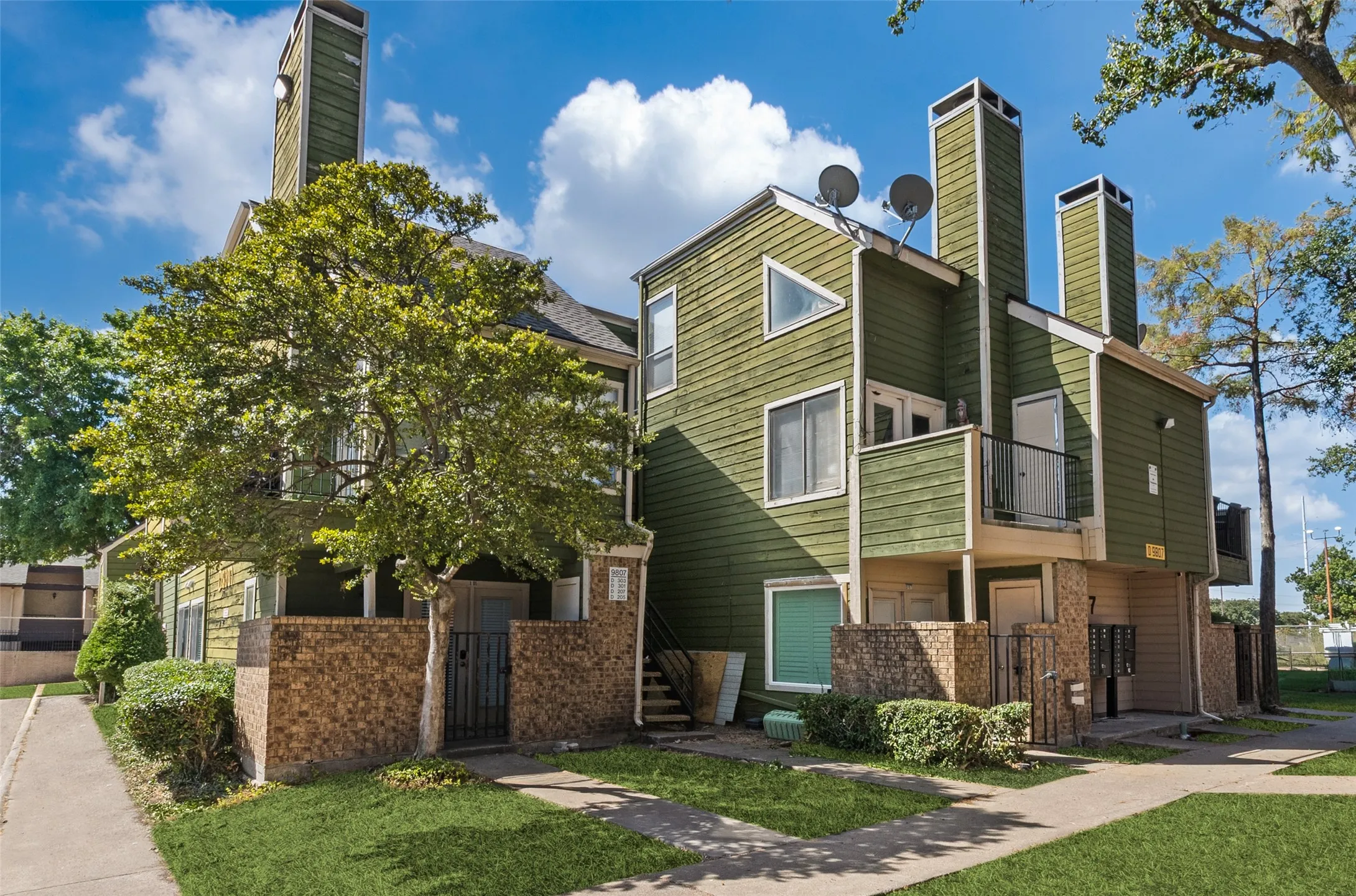 Condominium For Sale in Dallas County , 9807 Walnut Street D105, Dallas, Texas 75243, 1 Bedroom, 1 Bathroom, Garage spaces, 551 Sqft, built in 1981, mls#21390984, Real Estate Agent in Dallas, Homes For Sale in Dallas county, Homes For Sale in Dallas, Realtor in Dallas Texas, Real Estate Brokerage Independent Realty Texas, Luminita Cordes Realtor