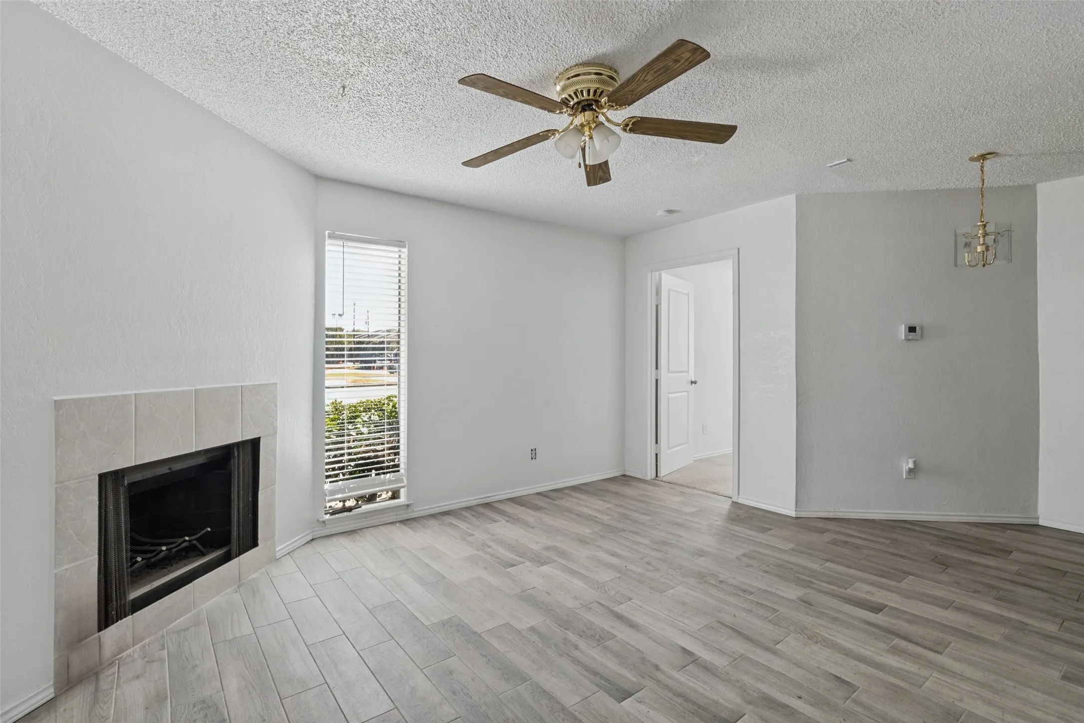 Condominium For Sale in Dallas County , 9807 Walnut Street D105, Dallas, Texas 75243, 1 Bedroom, 1 Bathroom, Garage spaces, 551 Sqft, built in 1981, mls#21390984, Real Estate Agent in Dallas, Homes For Sale in Dallas county, Homes For Sale in Dallas, Realtor in Dallas Texas, Real Estate Brokerage Independent Realty Texas, Luminita Cordes Realtor