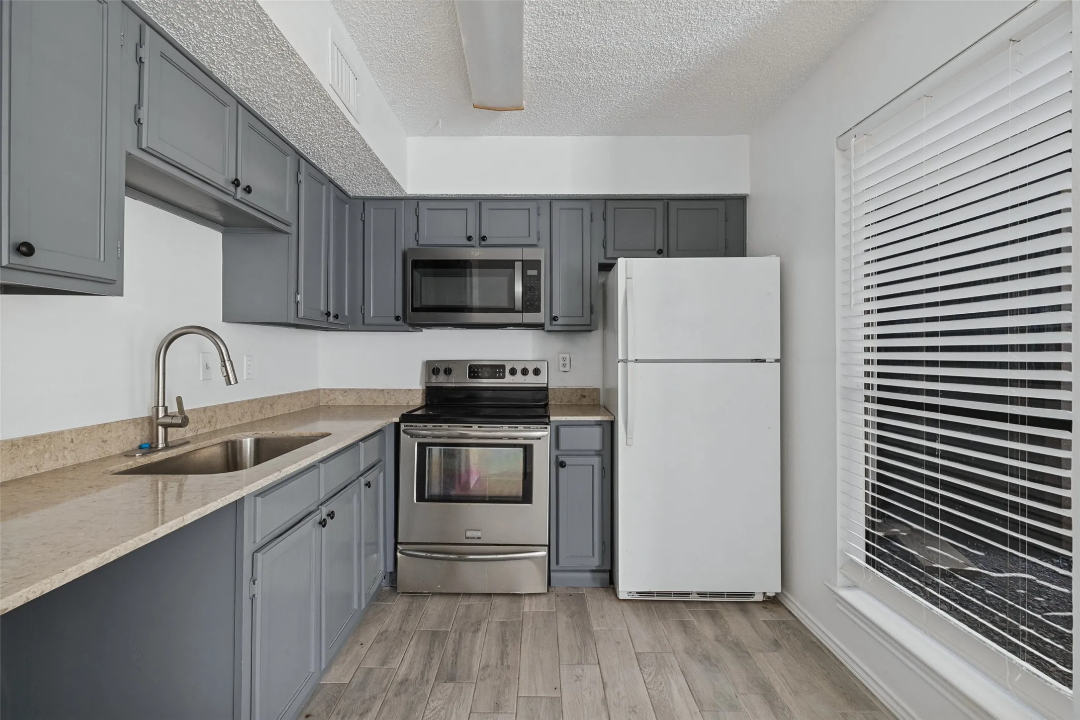 Condominium For Sale in Dallas County , 9807 Walnut Street D105, Dallas, Texas 75243, 1 Bedroom, 1 Bathroom, Garage spaces, 551 Sqft, built in 1981, mls#21390984, Real Estate Agent in Dallas, Homes For Sale in Dallas county, Homes For Sale in Dallas, Realtor in Dallas Texas, Real Estate Brokerage Independent Realty Texas, Luminita Cordes Realtor