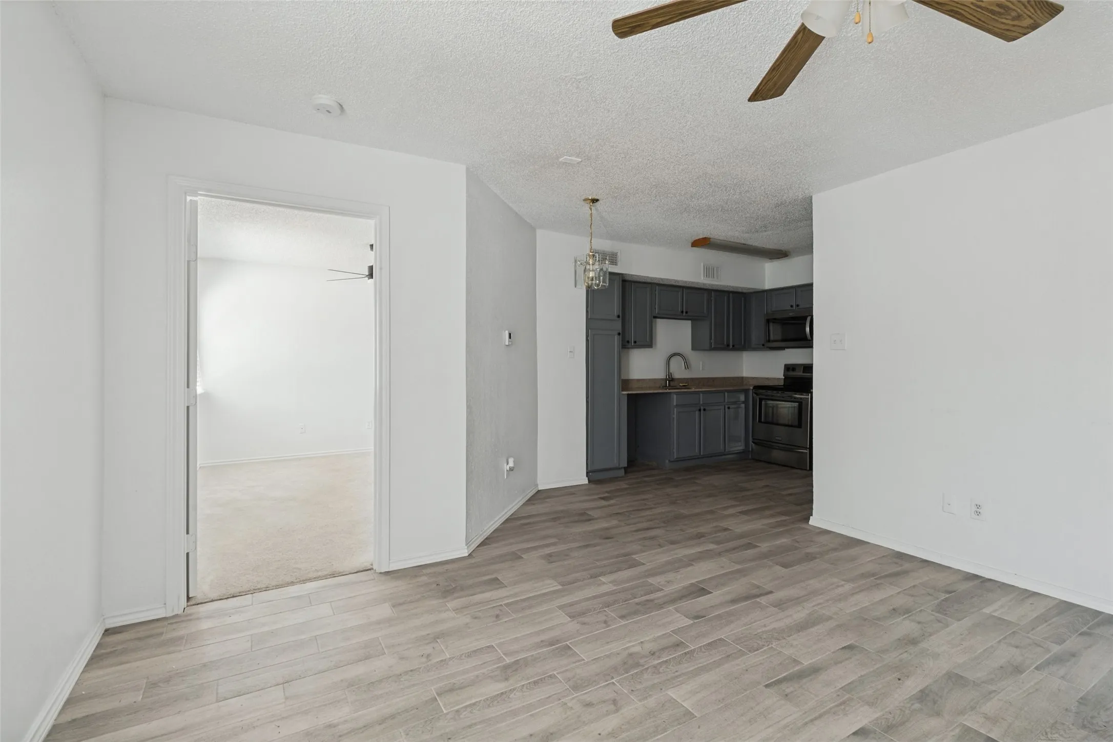 Condominium For Sale in Dallas County , 9807 Walnut Street D105, Dallas, Texas 75243, 1 Bedroom, 1 Bathroom, Garage spaces, 551 Sqft, built in 1981, mls#21390984, Real Estate Agent in Dallas, Homes For Sale in Dallas county, Homes For Sale in Dallas, Realtor in Dallas Texas, Real Estate Brokerage Independent Realty Texas, Luminita Cordes Realtor