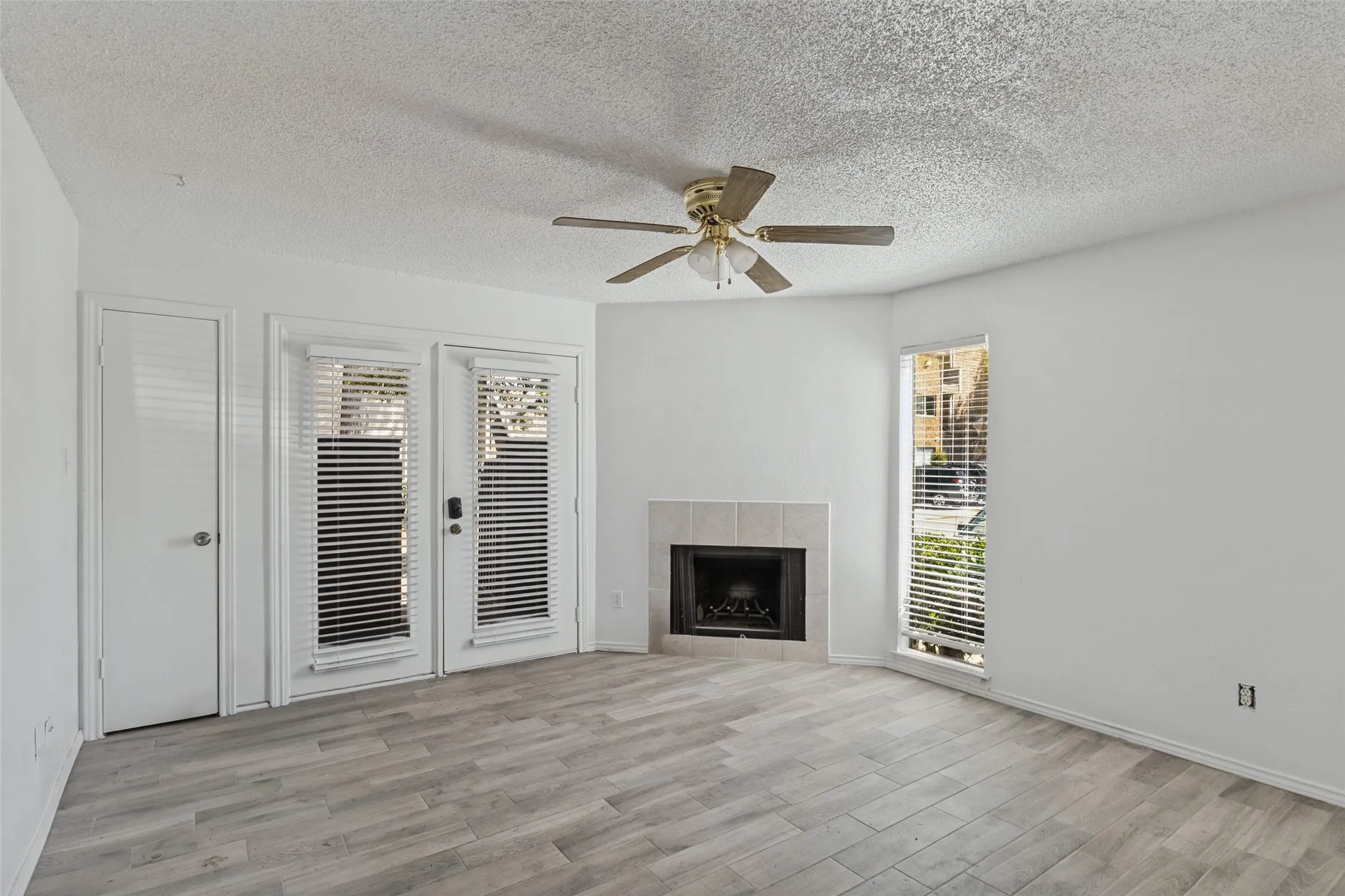 Condominium For Sale in Dallas County , 9807 Walnut Street D105, Dallas, Texas 75243, 1 Bedroom, 1 Bathroom, Garage spaces, 551 Sqft, built in 1981, mls#21390984, Real Estate Agent in Dallas, Homes For Sale in Dallas county, Homes For Sale in Dallas, Realtor in Dallas Texas, Real Estate Brokerage Independent Realty Texas, Luminita Cordes Realtor