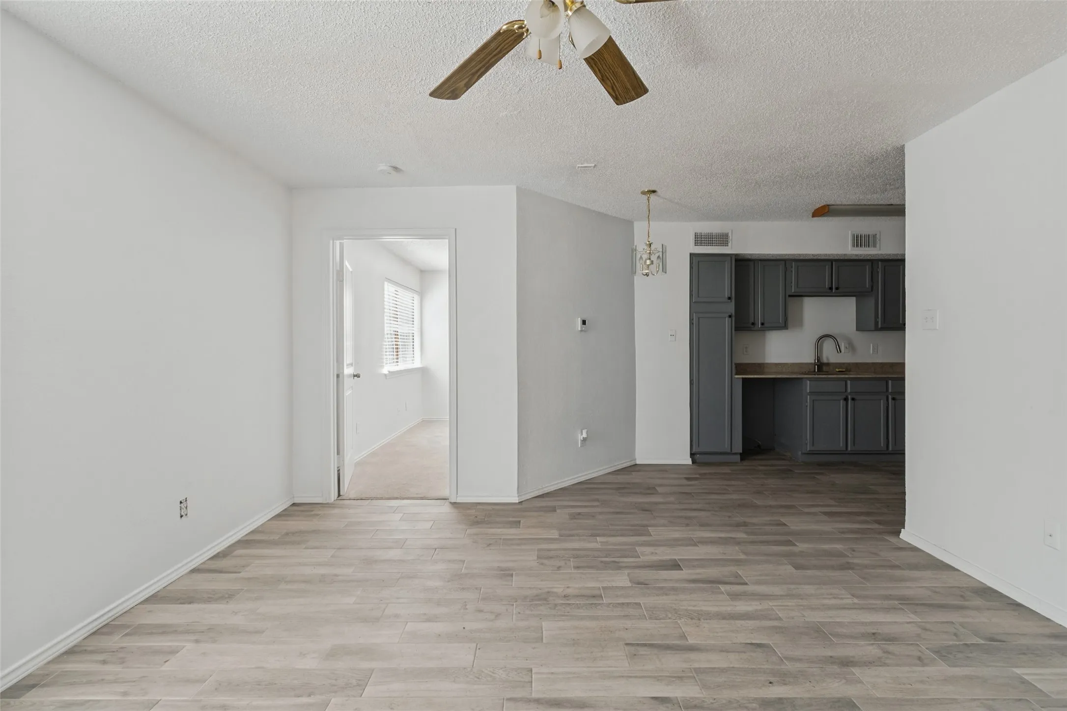 Condominium For Sale in Dallas County , 9807 Walnut Street D105, Dallas, Texas 75243, 1 Bedroom, 1 Bathroom, Garage spaces, 551 Sqft, built in 1981, mls#21390984, Real Estate Agent in Dallas, Homes For Sale in Dallas county, Homes For Sale in Dallas, Realtor in Dallas Texas, Real Estate Brokerage Independent Realty Texas, Luminita Cordes Realtor