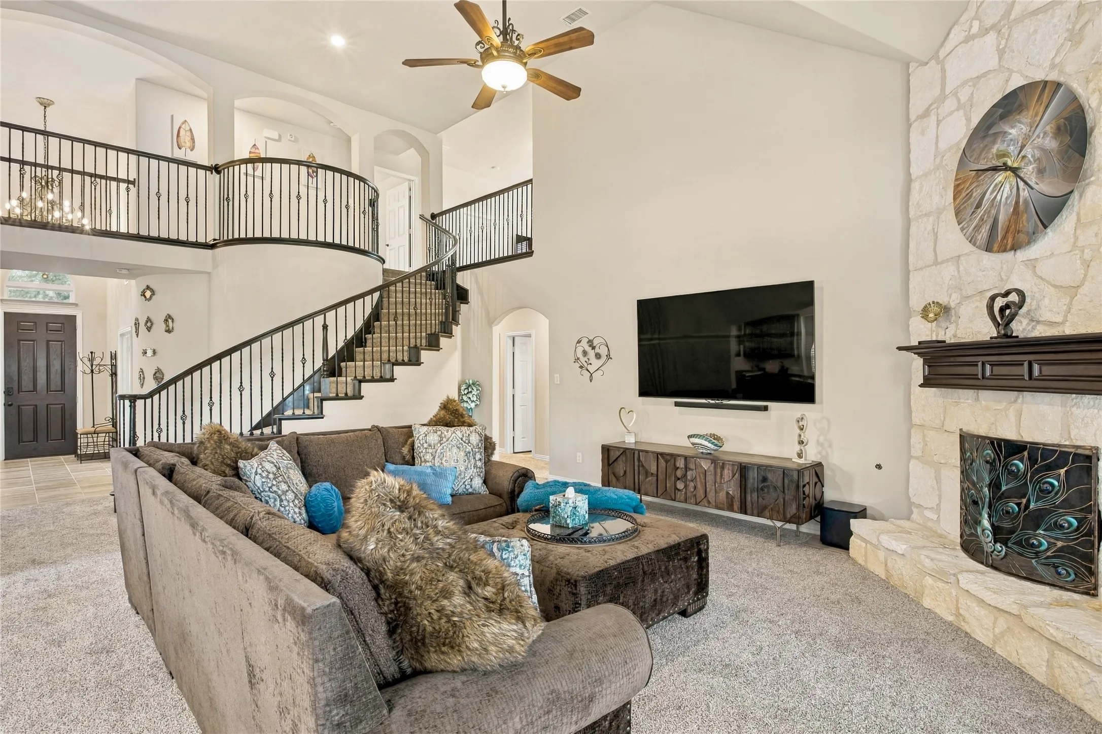 Vaulted 18 ft ceilings to balcony overlooking living room