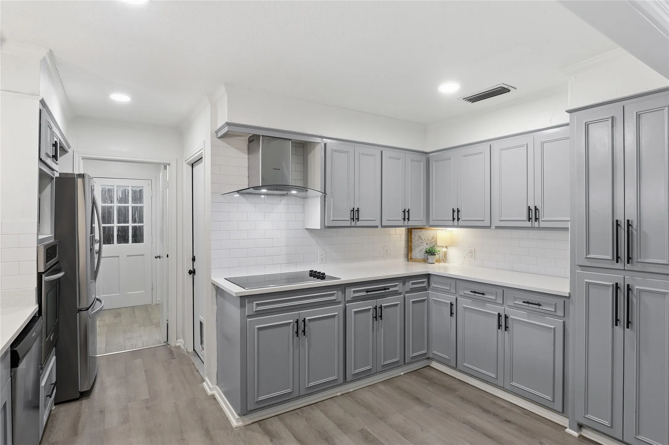 Single Family Residence For Sale in Tarrant County , 1314 E Lovers Lane, Arlington, Texas 76010, 3 Bedroom, 2 Bathroom, 1 Garage spaces, 1,473 Sqft, built in 1954, mls#21391028, Real Estate Agent in Arlington, Homes For Sale in Tarrant county, Homes For Sale in Arlington, Realtor in Arlington Texas, Real Estate Brokerage Independent Realty Texas, Luminita Cordes Realtor