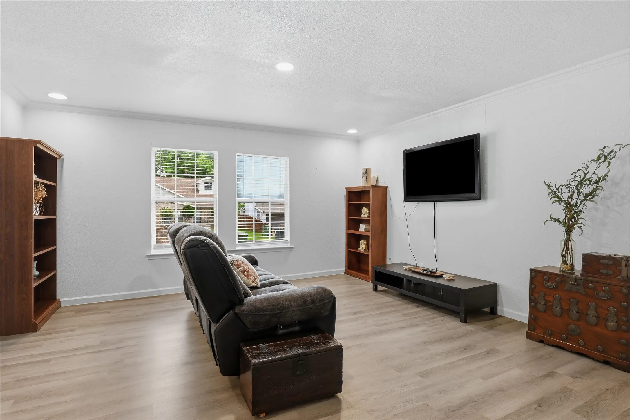 Single Family Residence For Sale in Tarrant County , 1314 E Lovers Lane, Arlington, Texas 76010, 3 Bedroom, 2 Bathroom, 1 Garage spaces, 1,473 Sqft, built in 1954, mls#21391028, Real Estate Agent in Arlington, Homes For Sale in Tarrant county, Homes For Sale in Arlington, Realtor in Arlington Texas, Real Estate Brokerage Independent Realty Texas, Luminita Cordes Realtor