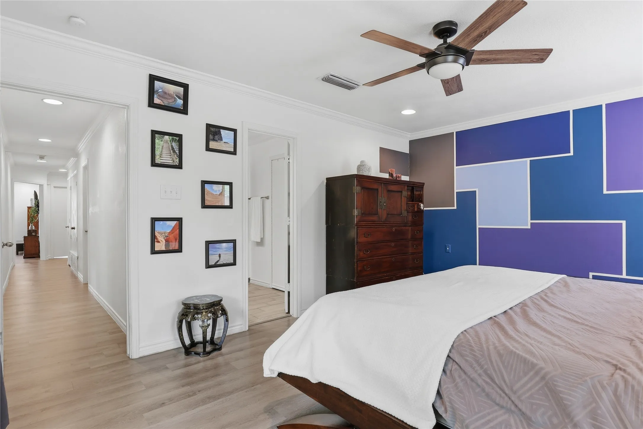 Single Family Residence For Sale in Tarrant County , 1314 E Lovers Lane, Arlington, Texas 76010, 3 Bedroom, 2 Bathroom, 1 Garage spaces, 1,473 Sqft, built in 1954, mls#21391028, Real Estate Agent in Arlington, Homes For Sale in Tarrant county, Homes For Sale in Arlington, Realtor in Arlington Texas, Real Estate Brokerage Independent Realty Texas, Luminita Cordes Realtor