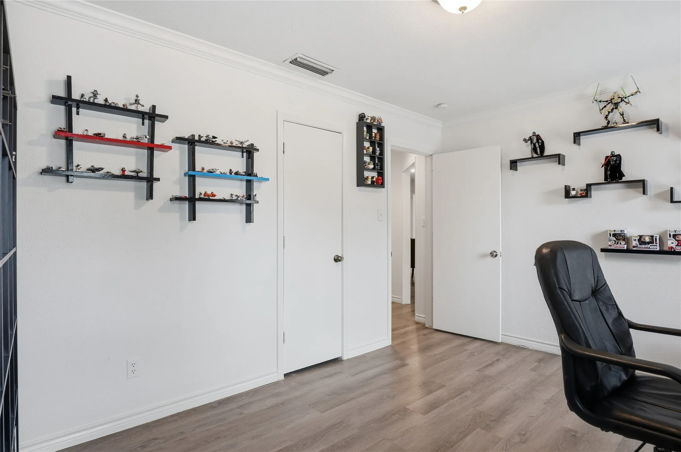 Single Family Residence For Sale in Tarrant County , 1314 E Lovers Lane, Arlington, Texas 76010, 3 Bedroom, 2 Bathroom, 1 Garage spaces, 1,473 Sqft, built in 1954, mls#21391028, Real Estate Agent in Arlington, Homes For Sale in Tarrant county, Homes For Sale in Arlington, Realtor in Arlington Texas, Real Estate Brokerage Independent Realty Texas, Luminita Cordes Realtor