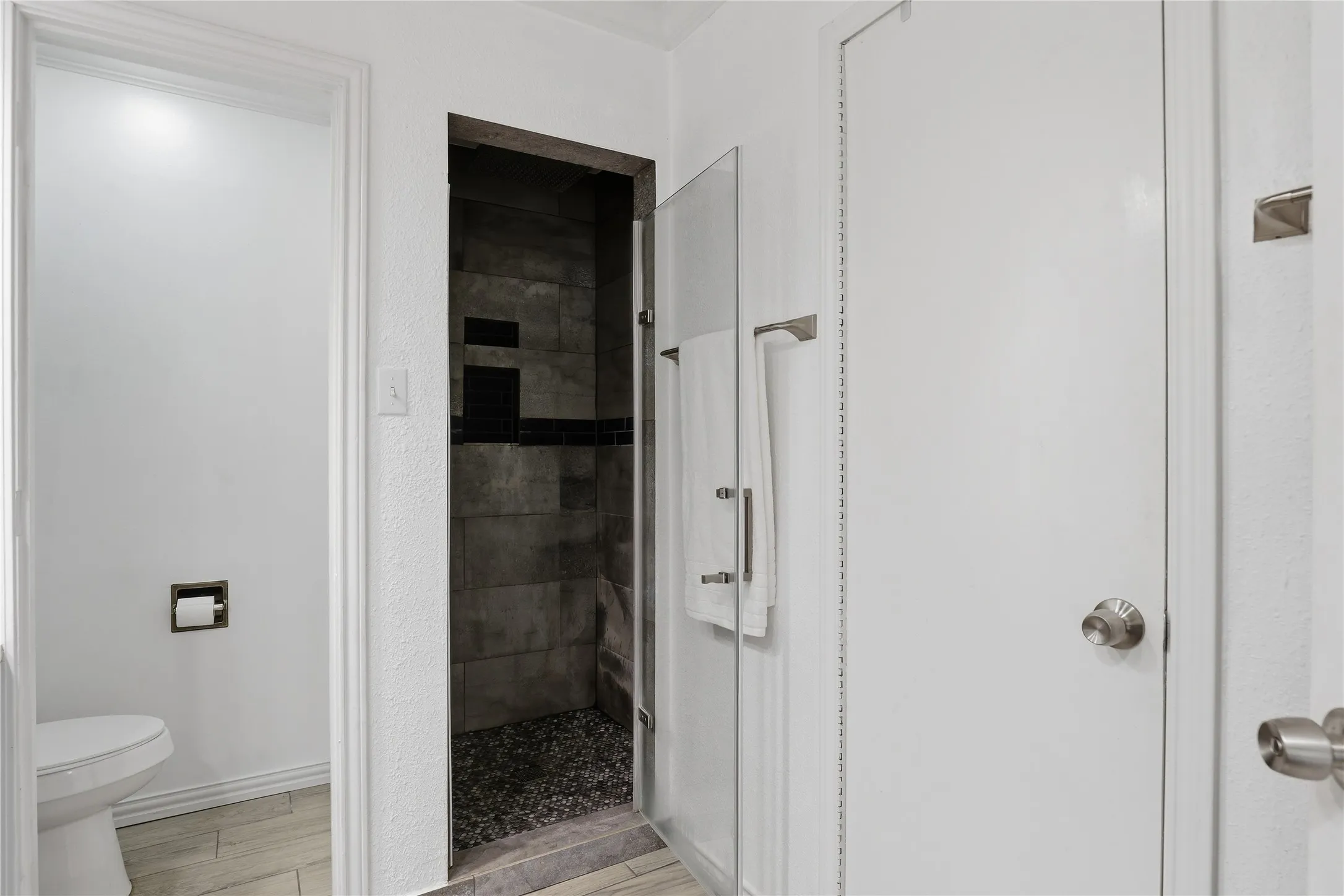 Single Family Residence For Sale in Tarrant County , 1314 E Lovers Lane, Arlington, Texas 76010, 3 Bedroom, 2 Bathroom, 1 Garage spaces, 1,473 Sqft, built in 1954, mls#21391028, Real Estate Agent in Arlington, Homes For Sale in Tarrant county, Homes For Sale in Arlington, Realtor in Arlington Texas, Real Estate Brokerage Independent Realty Texas, Luminita Cordes Realtor