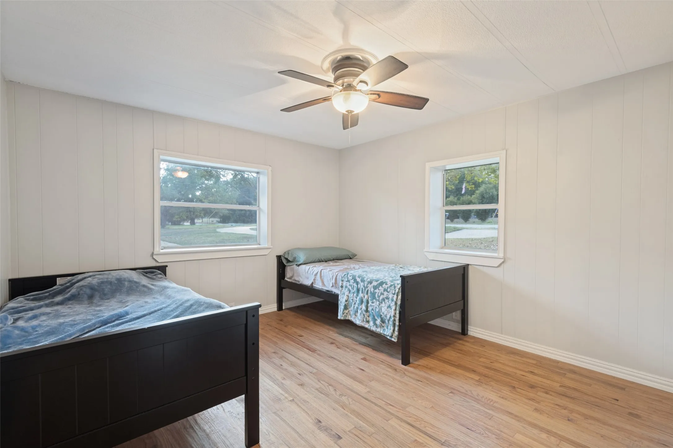 Single Family Residence For Rent in Henderson County , 230 Overlook Trail, Gun Barrel City, Texas 75156, 3 Bedroom, 2 Bathroom, 2 Garage spaces, 1,272 Sqft, built in 1974, mls#21390991, Real Estate Agent in Gun Barrel City, Homes For Rent in Henderson county, Homes For Rent in Gun Barrel City, Realtor in Gun Barrel City Texas, Real Estate Brokerage Independent Realty Texas, Luminita Cordes Realtor
