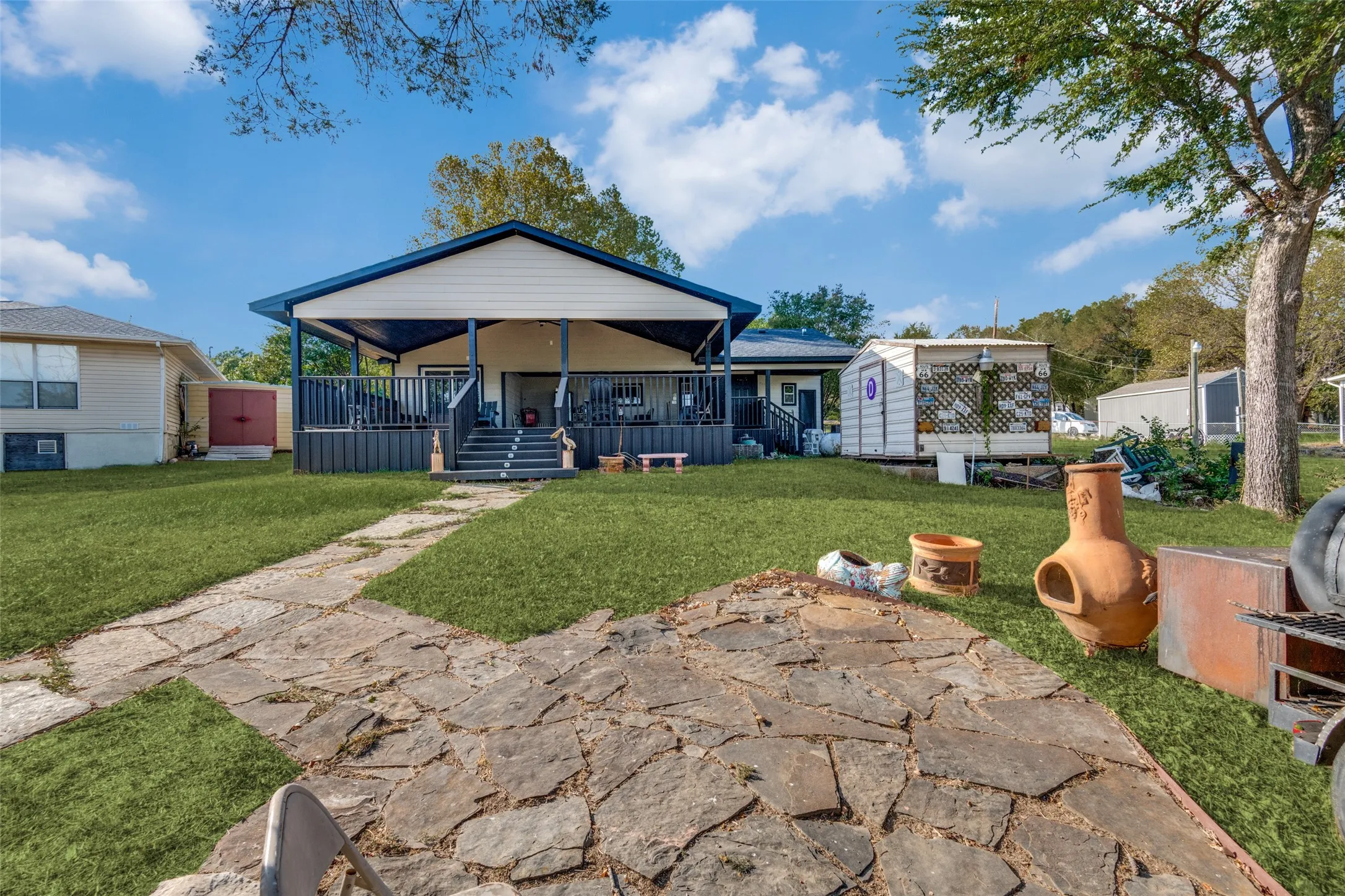 Single Family Residence For Rent in Henderson County , 230 Overlook Trail, Gun Barrel City, Texas 75156, 3 Bedroom, 2 Bathroom, 2 Garage spaces, 1,272 Sqft, built in 1974, mls#21390991, Real Estate Agent in Gun Barrel City, Homes For Rent in Henderson county, Homes For Rent in Gun Barrel City, Realtor in Gun Barrel City Texas, Real Estate Brokerage Independent Realty Texas, Luminita Cordes Realtor