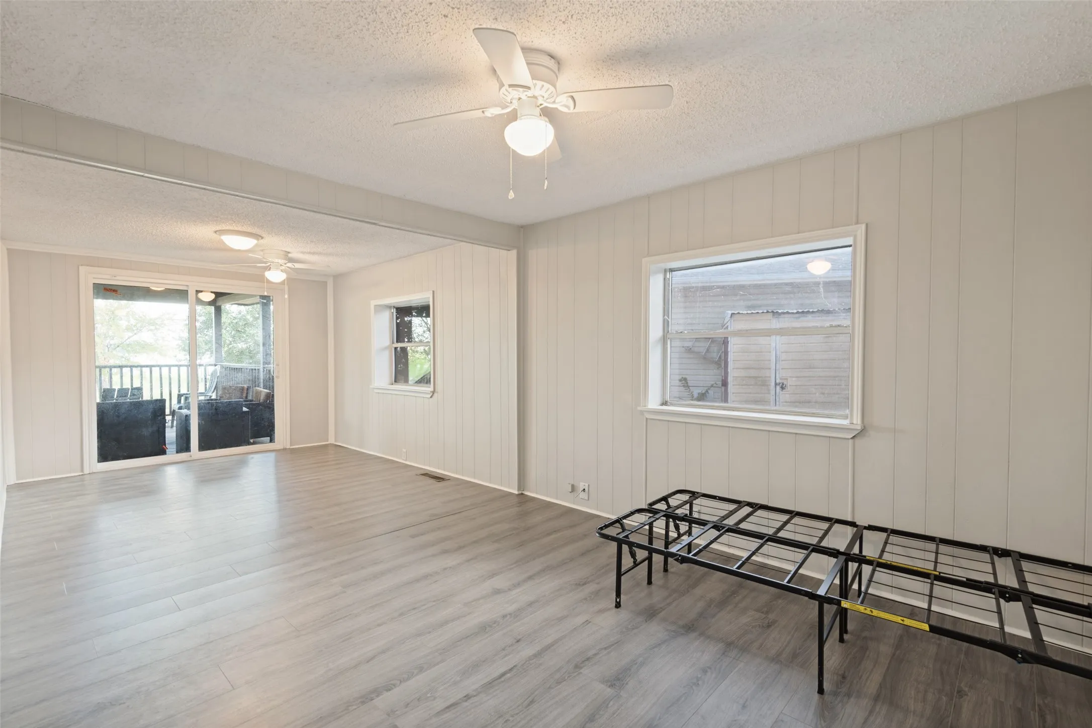 Single Family Residence For Rent in Henderson County , 230 Overlook Trail, Gun Barrel City, Texas 75156, 3 Bedroom, 2 Bathroom, 2 Garage spaces, 1,272 Sqft, built in 1974, mls#21390991, Real Estate Agent in Gun Barrel City, Homes For Rent in Henderson county, Homes For Rent in Gun Barrel City, Realtor in Gun Barrel City Texas, Real Estate Brokerage Independent Realty Texas, Luminita Cordes Realtor