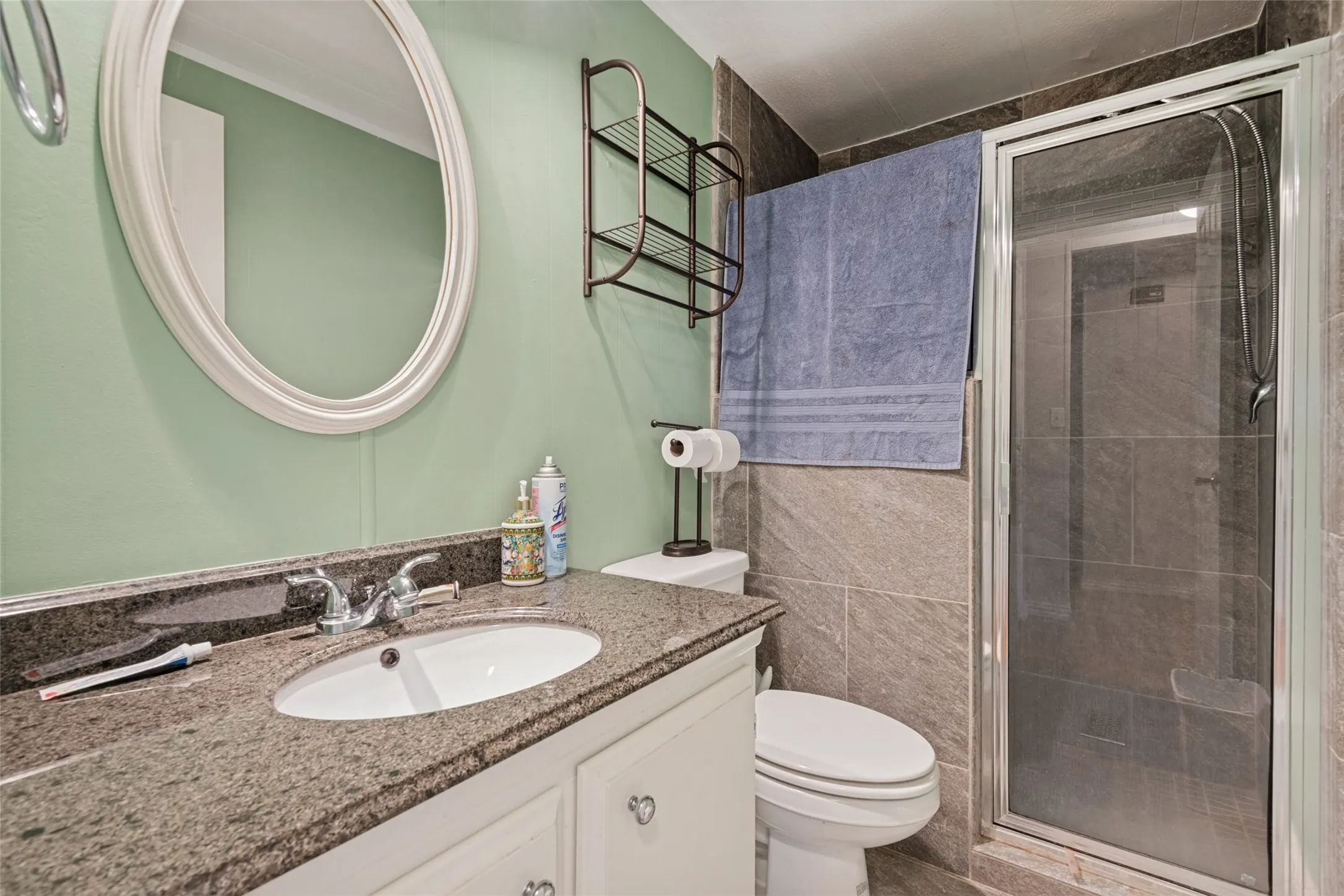 Single Family Residence For Rent in Henderson County , 230 Overlook Trail, Gun Barrel City, Texas 75156, 3 Bedroom, 2 Bathroom, 2 Garage spaces, 1,272 Sqft, built in 1974, mls#21390991, Real Estate Agent in Gun Barrel City, Homes For Rent in Henderson county, Homes For Rent in Gun Barrel City, Realtor in Gun Barrel City Texas, Real Estate Brokerage Independent Realty Texas, Luminita Cordes Realtor
