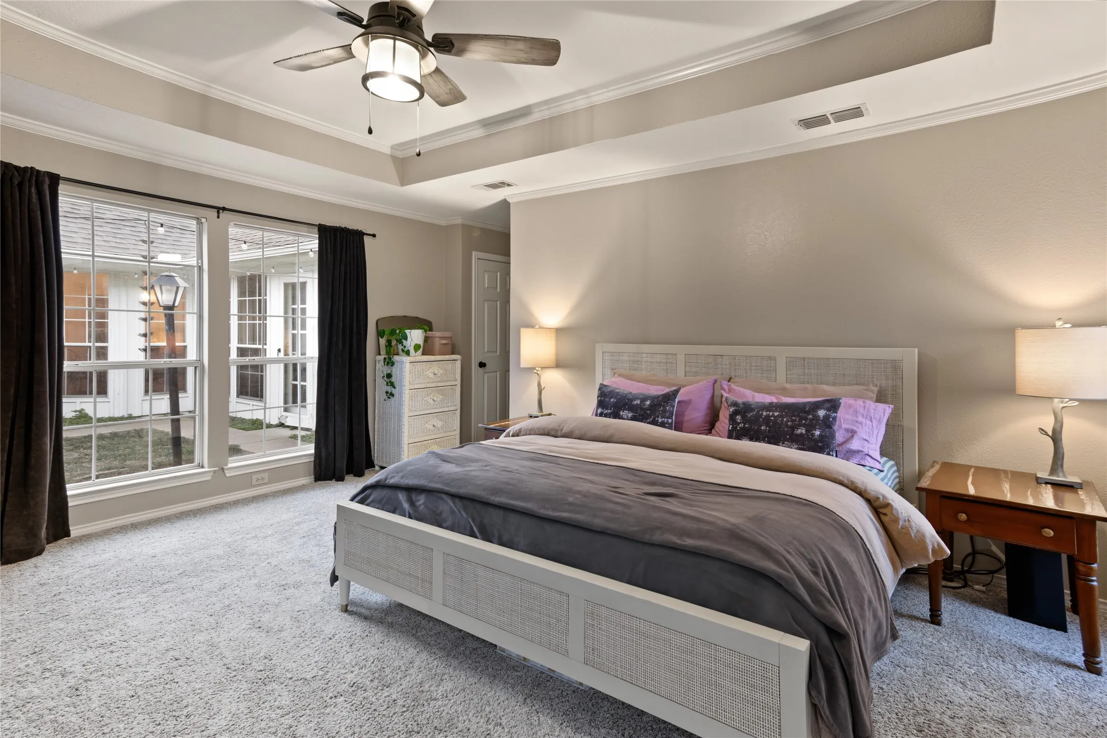 Tray ceiling with crown molding and recessed lighting