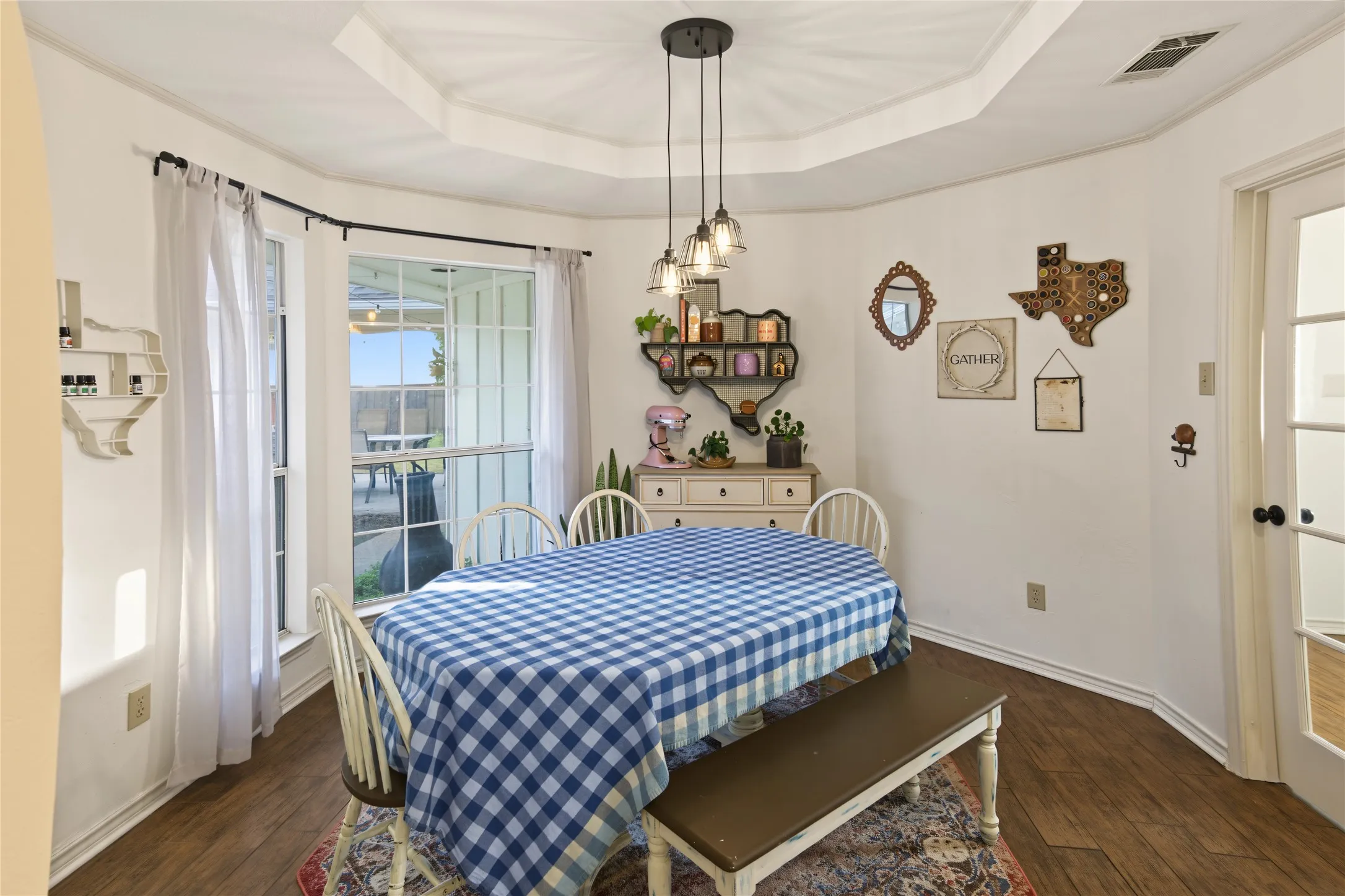 Recessed ceiling with a multi-light pendant fixture