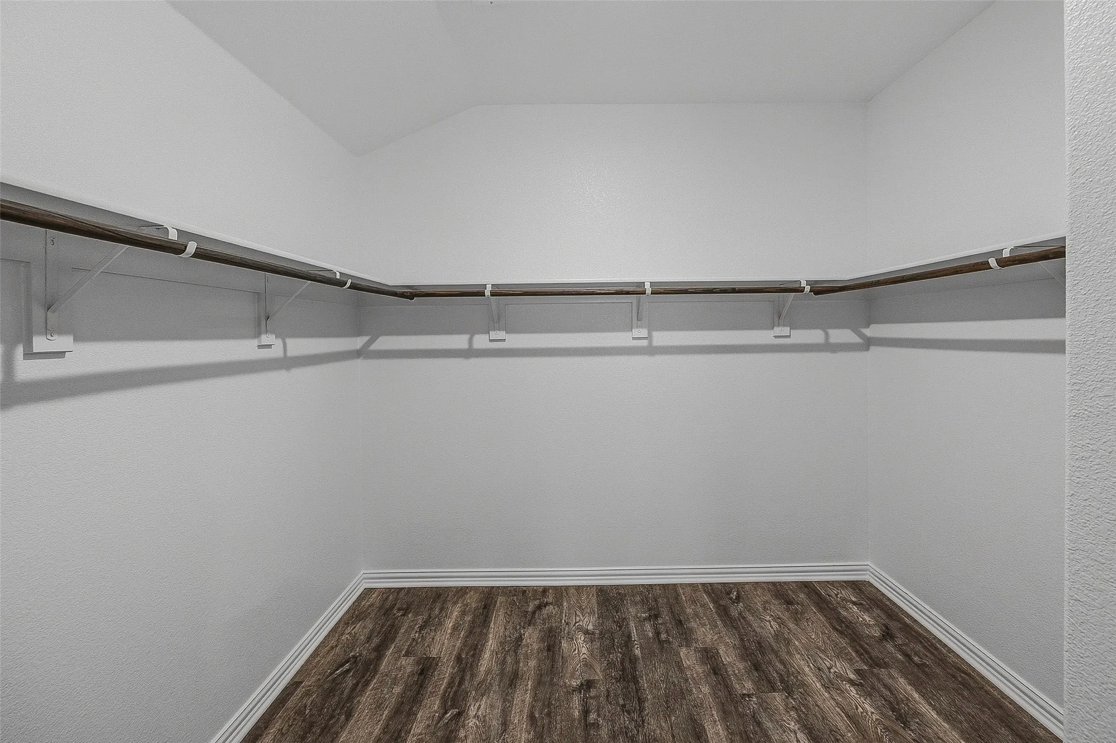 Large, spacious primary bedroom wlak-in closet