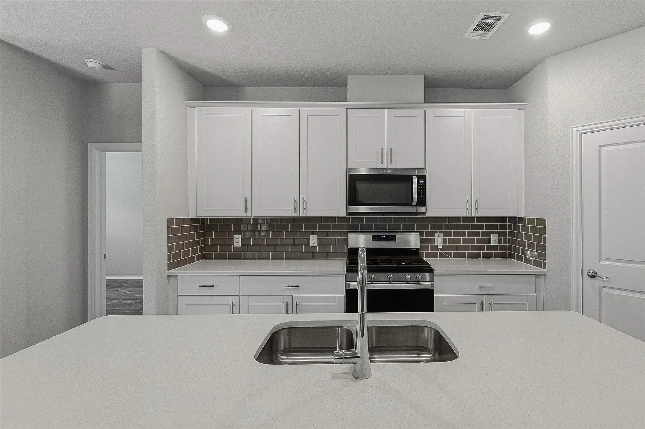 Single Family Residence For Sale in Tarrant County , 5556 Cypress Willow Bend, Fort Worth, Texas 76126, 4 Bedroom, 2 Bathroom, 2 Garage spaces, 1,716 Sqft, built in 2021, mls#21388577, Real Estate Agent in Fort Worth, Homes For Sale in Tarrant county, Homes For Sale in Fort Worth, Realtor in Fort Worth Texas, Real Estate Brokerage Independent Realty Texas, Luminita Cordes Realtor