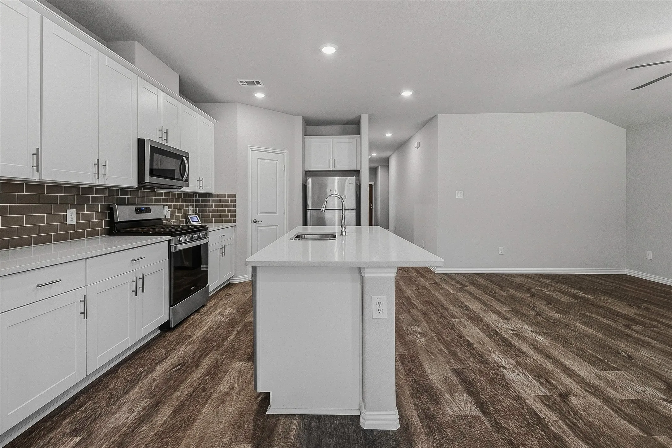 Single Family Residence For Sale in Tarrant County , 5556 Cypress Willow Bend, Fort Worth, Texas 76126, 4 Bedroom, 2 Bathroom, 2 Garage spaces, 1,716 Sqft, built in 2021, mls#21388577, Real Estate Agent in Fort Worth, Homes For Sale in Tarrant county, Homes For Sale in Fort Worth, Realtor in Fort Worth Texas, Real Estate Brokerage Independent Realty Texas, Luminita Cordes Realtor