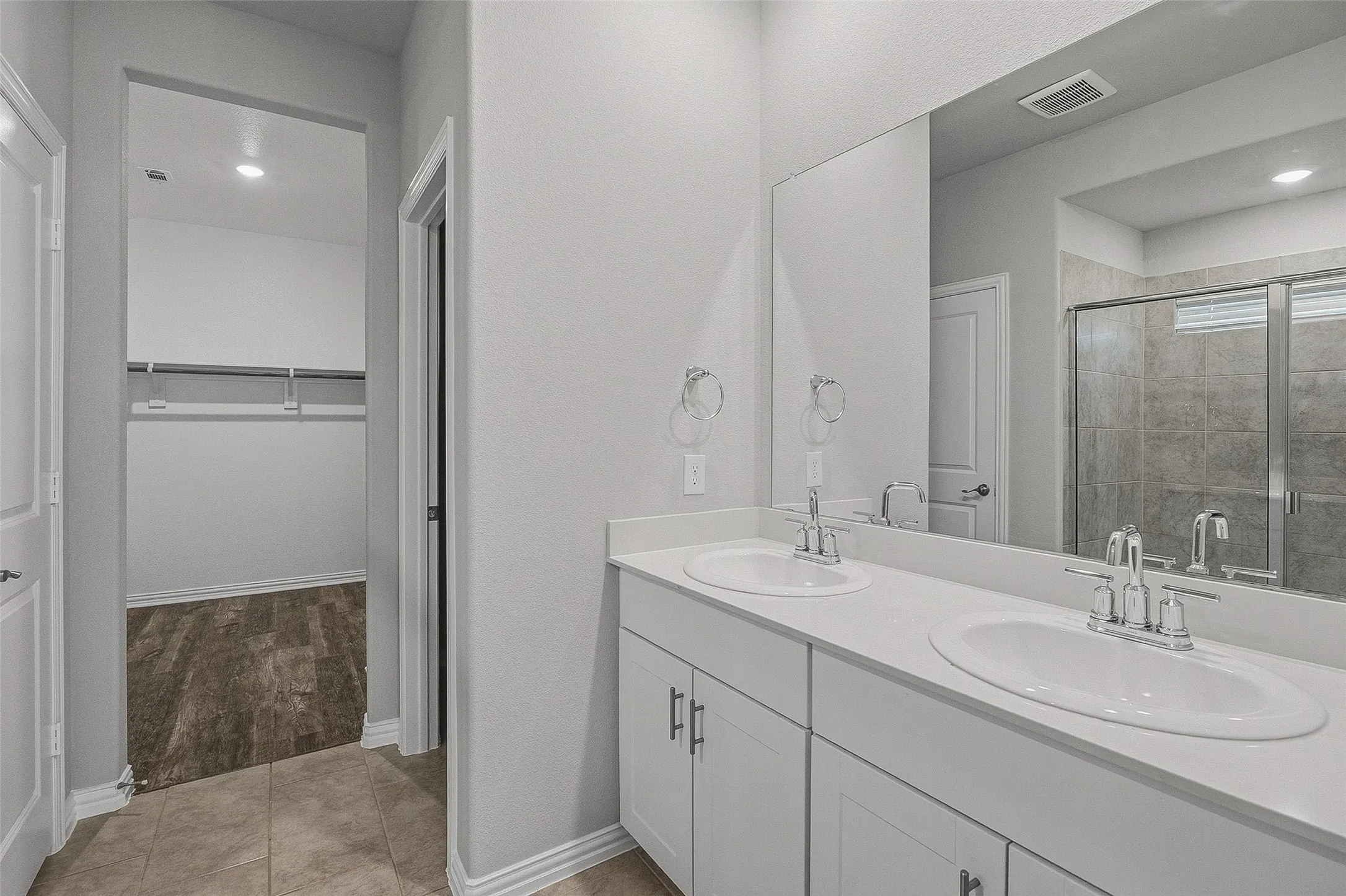 Single Family Residence For Sale in Tarrant County , 5556 Cypress Willow Bend, Fort Worth, Texas 76126, 4 Bedroom, 2 Bathroom, 2 Garage spaces, 1,716 Sqft, built in 2021, mls#21388577, Real Estate Agent in Fort Worth, Homes For Sale in Tarrant county, Homes For Sale in Fort Worth, Realtor in Fort Worth Texas, Real Estate Brokerage Independent Realty Texas, Luminita Cordes Realtor