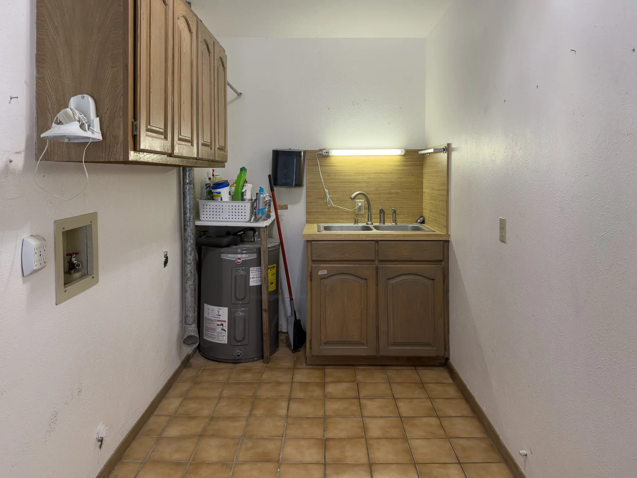 Single Family Residence For Sale in Parker County , 170 River View Road, Millsap, Texas 76066, 2 Bedroom, 2 Bathroom, 2 Garage spaces, 1,388 Sqft, built in 1984, mls#21391042, Real Estate Agent in Millsap, Homes For Sale in Parker county, Homes For Sale in Millsap, Realtor in Millsap Texas, Real Estate Brokerage Independent Realty Texas, Luminita Cordes Realtor