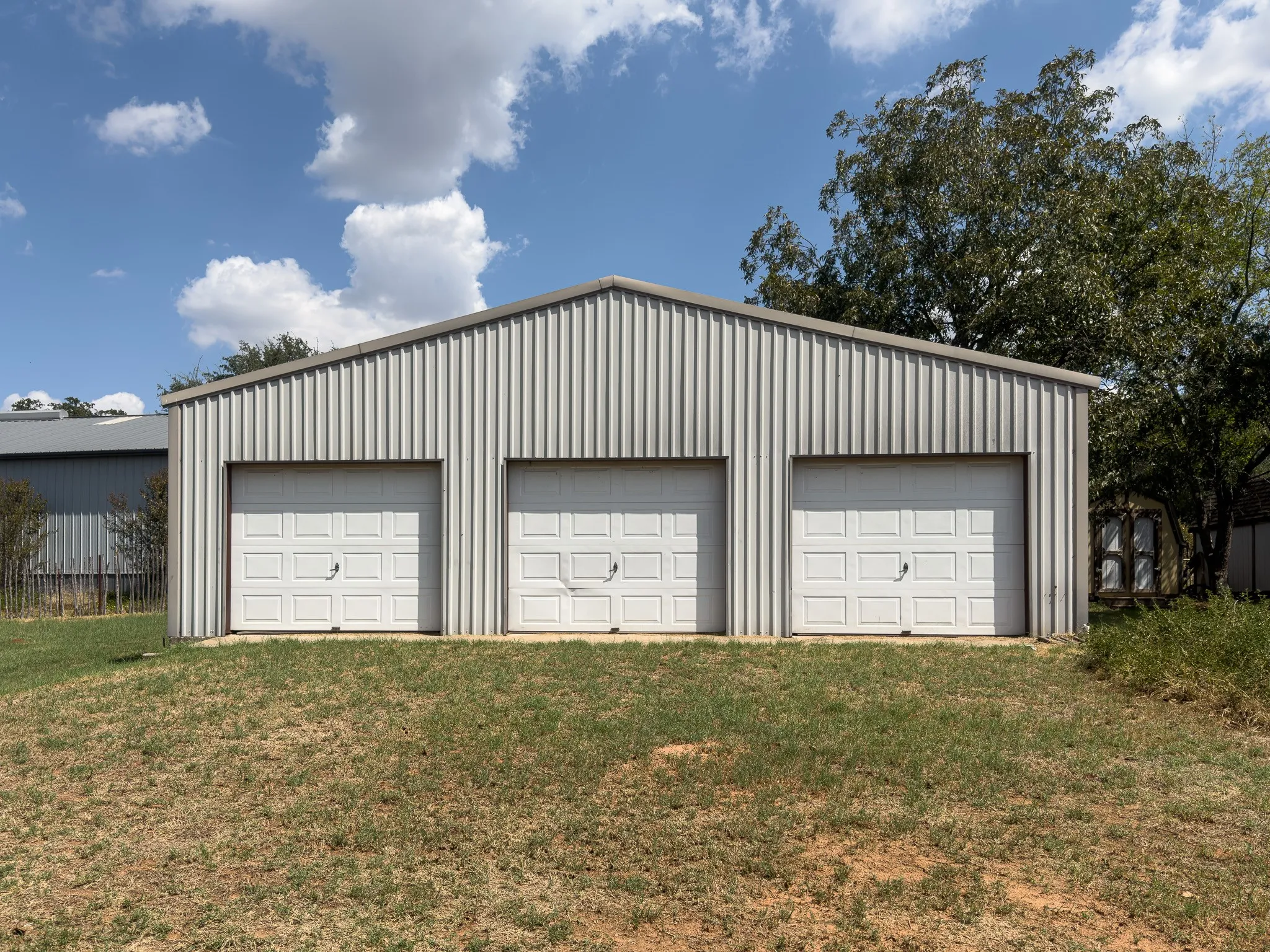Single Family Residence For Sale in Parker County , 170 River View Road, Millsap, Texas 76066, 2 Bedroom, 2 Bathroom, 2 Garage spaces, 1,388 Sqft, built in 1984, mls#21391042, Real Estate Agent in Millsap, Homes For Sale in Parker county, Homes For Sale in Millsap, Realtor in Millsap Texas, Real Estate Brokerage Independent Realty Texas, Luminita Cordes Realtor