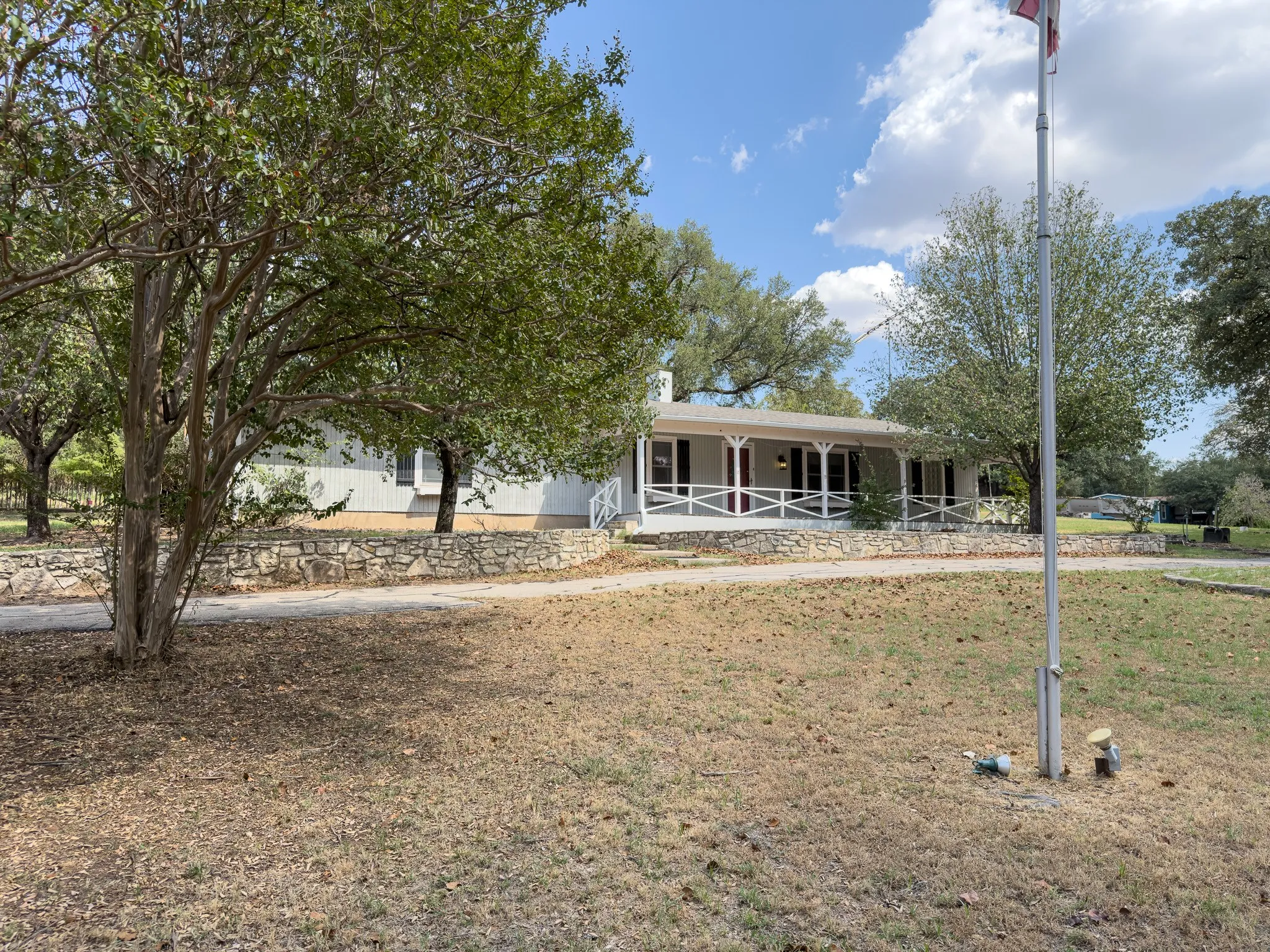Single Family Residence For Sale in Parker County , 170 River View Road, Millsap, Texas 76066, 2 Bedroom, 2 Bathroom, 2 Garage spaces, 1,388 Sqft, built in 1984, mls#21391042, Real Estate Agent in Millsap, Homes For Sale in Parker county, Homes For Sale in Millsap, Realtor in Millsap Texas, Real Estate Brokerage Independent Realty Texas, Luminita Cordes Realtor