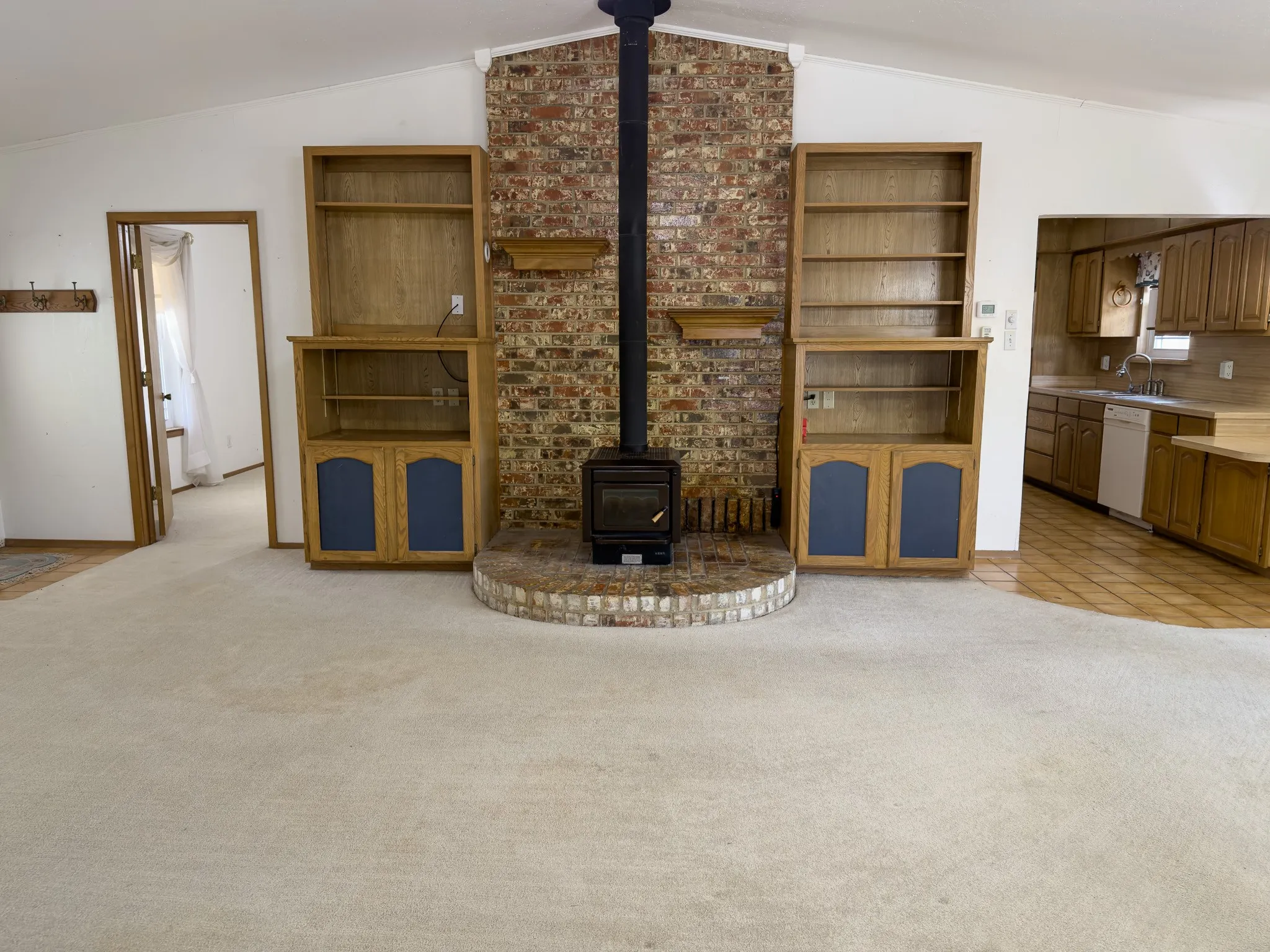 Single Family Residence For Sale in Parker County , 170 River View Road, Millsap, Texas 76066, 2 Bedroom, 2 Bathroom, 2 Garage spaces, 1,388 Sqft, built in 1984, mls#21391042, Real Estate Agent in Millsap, Homes For Sale in Parker county, Homes For Sale in Millsap, Realtor in Millsap Texas, Real Estate Brokerage Independent Realty Texas, Luminita Cordes Realtor