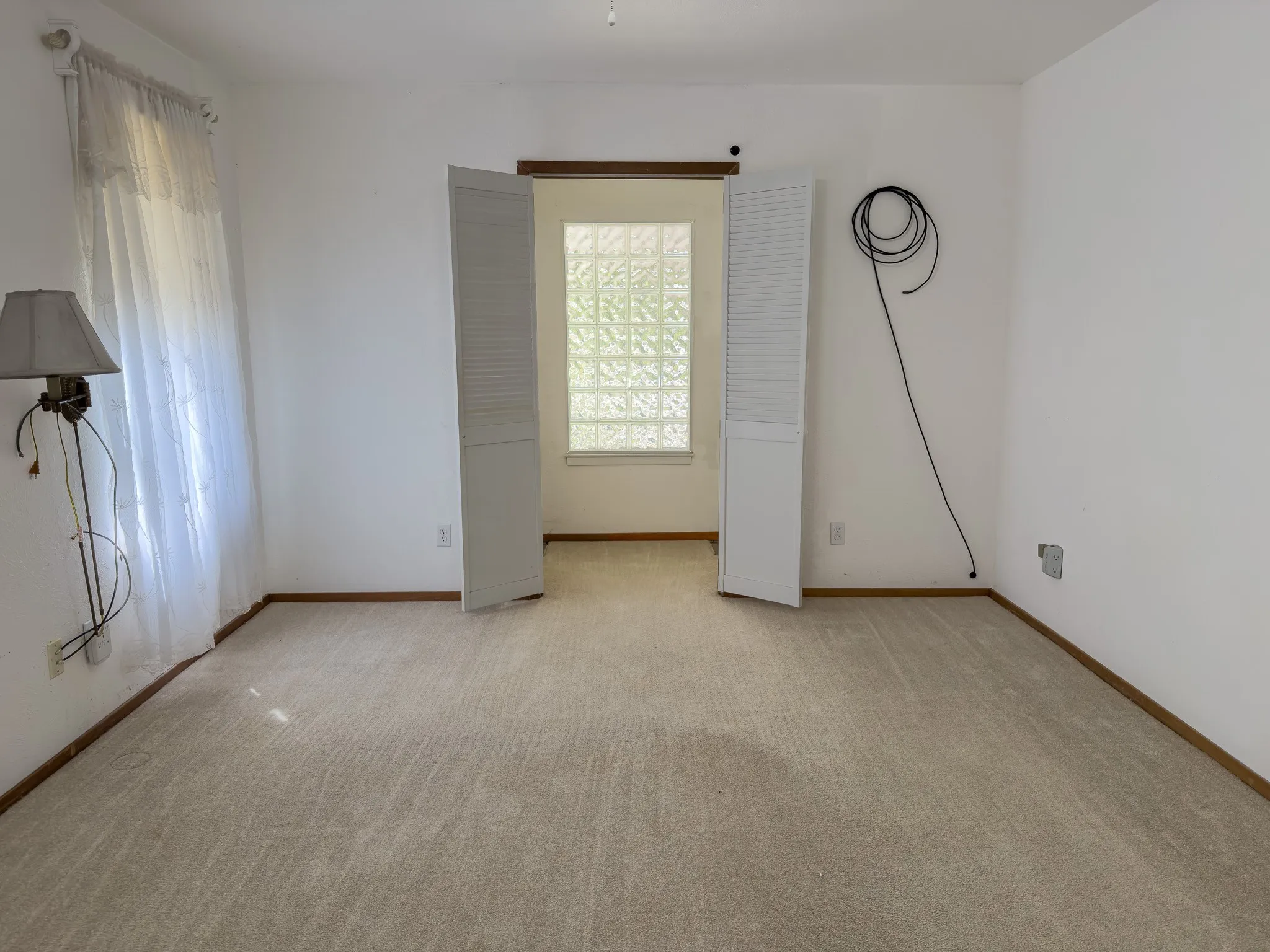 Single Family Residence For Sale in Parker County , 170 River View Road, Millsap, Texas 76066, 2 Bedroom, 2 Bathroom, 2 Garage spaces, 1,388 Sqft, built in 1984, mls#21391042, Real Estate Agent in Millsap, Homes For Sale in Parker county, Homes For Sale in Millsap, Realtor in Millsap Texas, Real Estate Brokerage Independent Realty Texas, Luminita Cordes Realtor