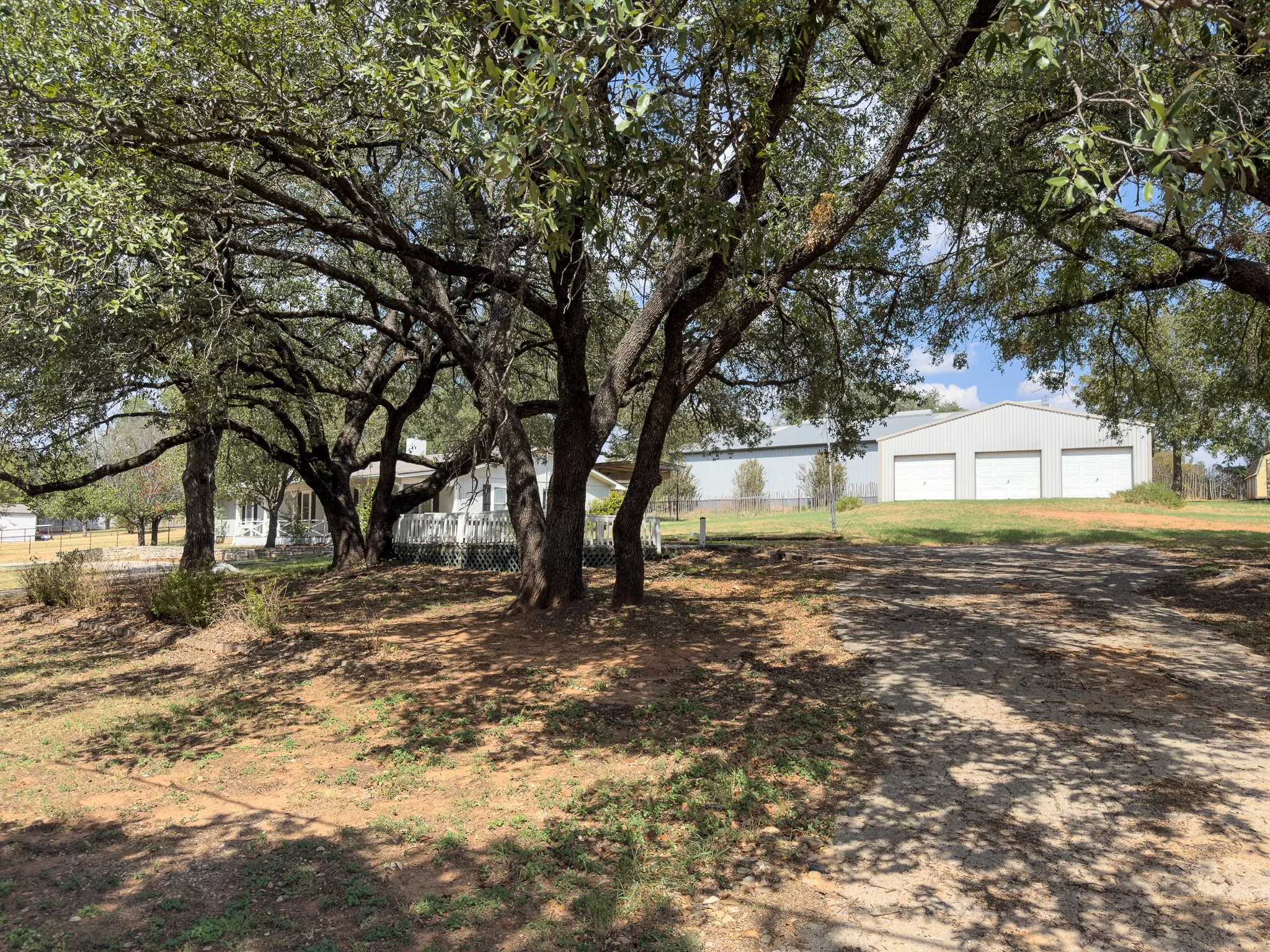 Single Family Residence For Sale in Parker County , 170 River View Road, Millsap, Texas 76066, 2 Bedroom, 2 Bathroom, 2 Garage spaces, 1,388 Sqft, built in 1984, mls#21391042, Real Estate Agent in Millsap, Homes For Sale in Parker county, Homes For Sale in Millsap, Realtor in Millsap Texas, Real Estate Brokerage Independent Realty Texas, Luminita Cordes Realtor