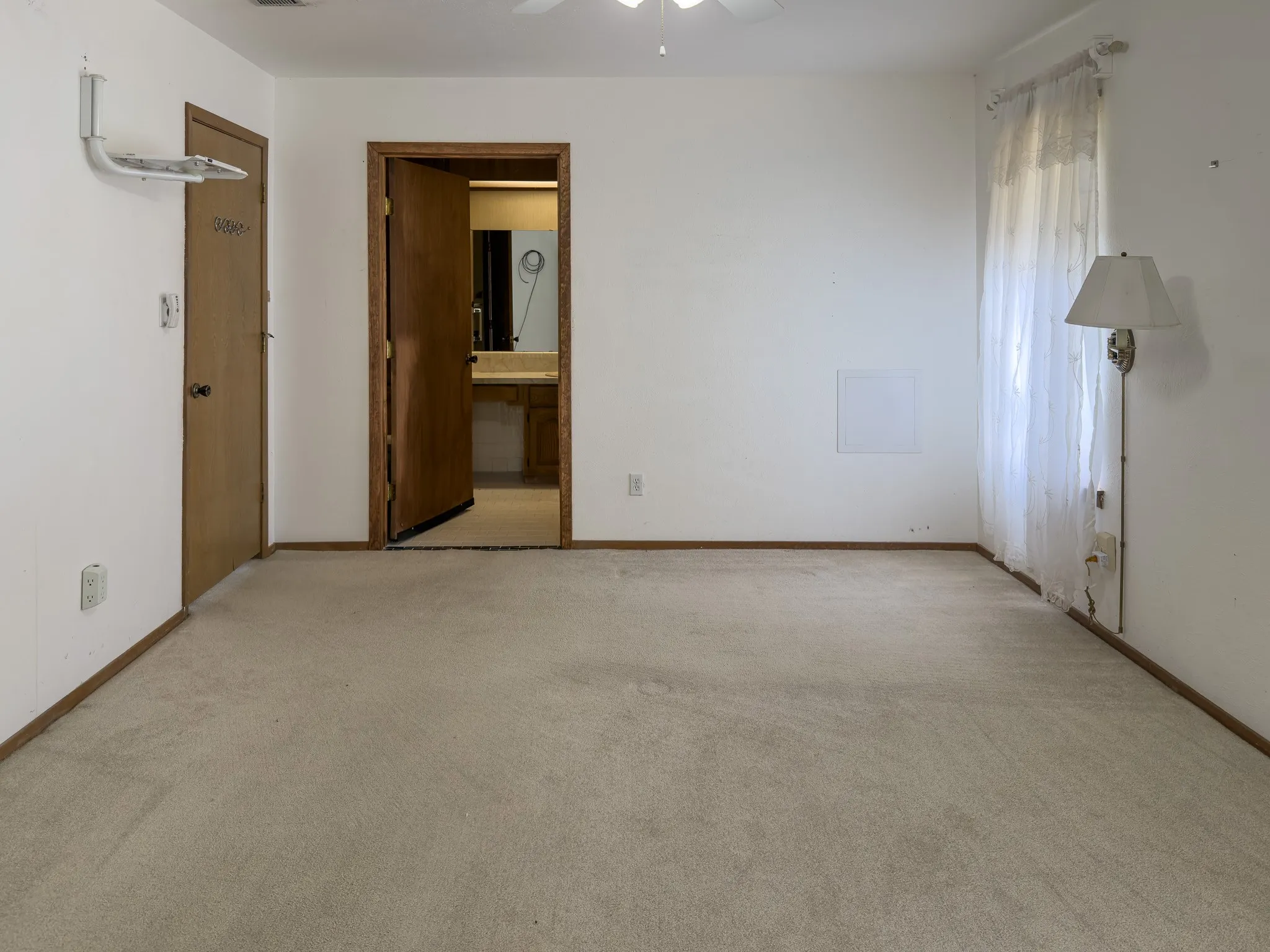 Single Family Residence For Sale in Parker County , 170 River View Road, Millsap, Texas 76066, 2 Bedroom, 2 Bathroom, 2 Garage spaces, 1,388 Sqft, built in 1984, mls#21391042, Real Estate Agent in Millsap, Homes For Sale in Parker county, Homes For Sale in Millsap, Realtor in Millsap Texas, Real Estate Brokerage Independent Realty Texas, Luminita Cordes Realtor