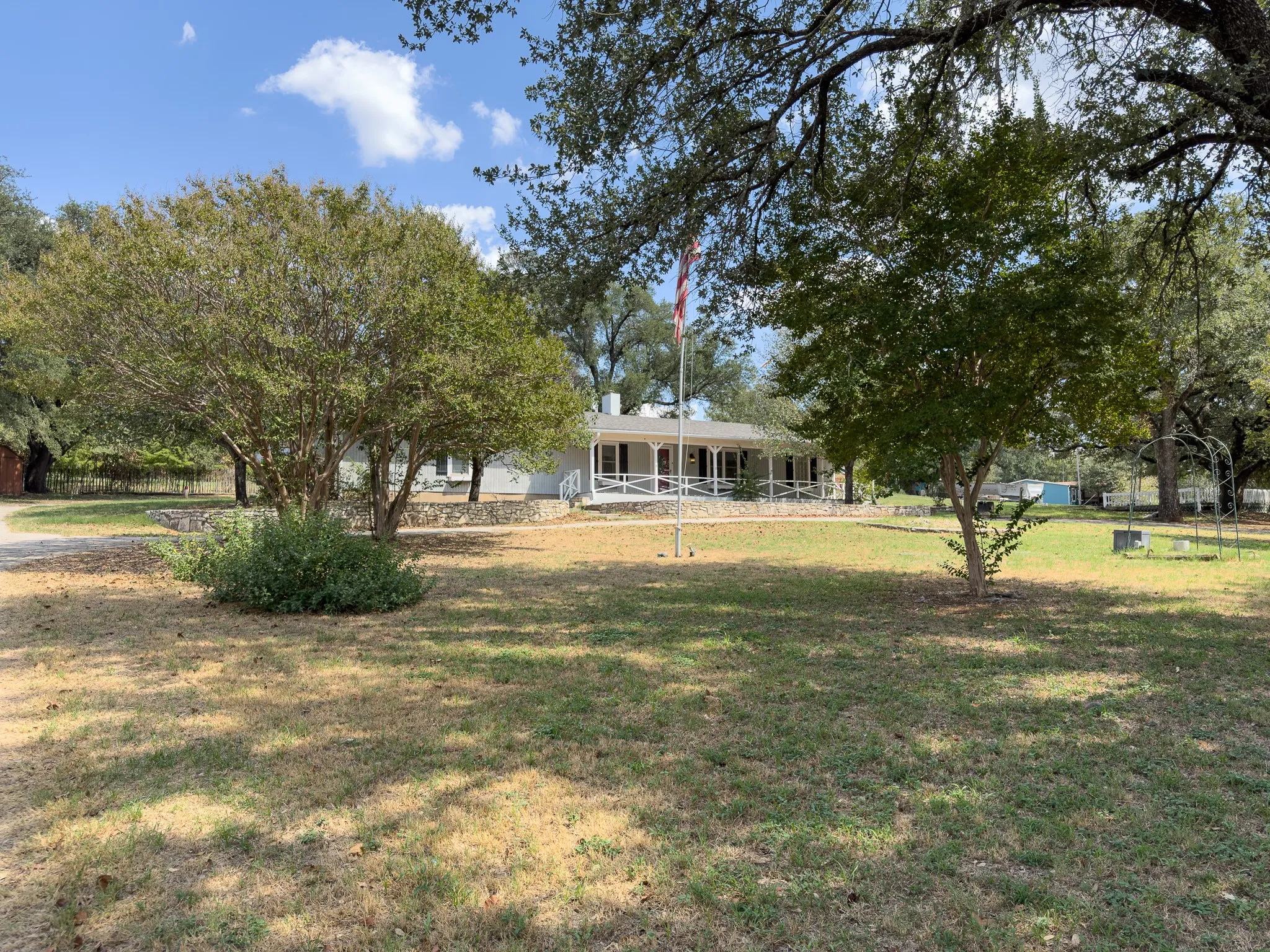 Single Family Residence For Sale in Parker County , 170 River View Road, Millsap, Texas 76066, 2 Bedroom, 2 Bathroom, 2 Garage spaces, 1,388 Sqft, built in 1984, mls#21391042, Real Estate Agent in Millsap, Homes For Sale in Parker county, Homes For Sale in Millsap, Realtor in Millsap Texas, Real Estate Brokerage Independent Realty Texas, Luminita Cordes Realtor