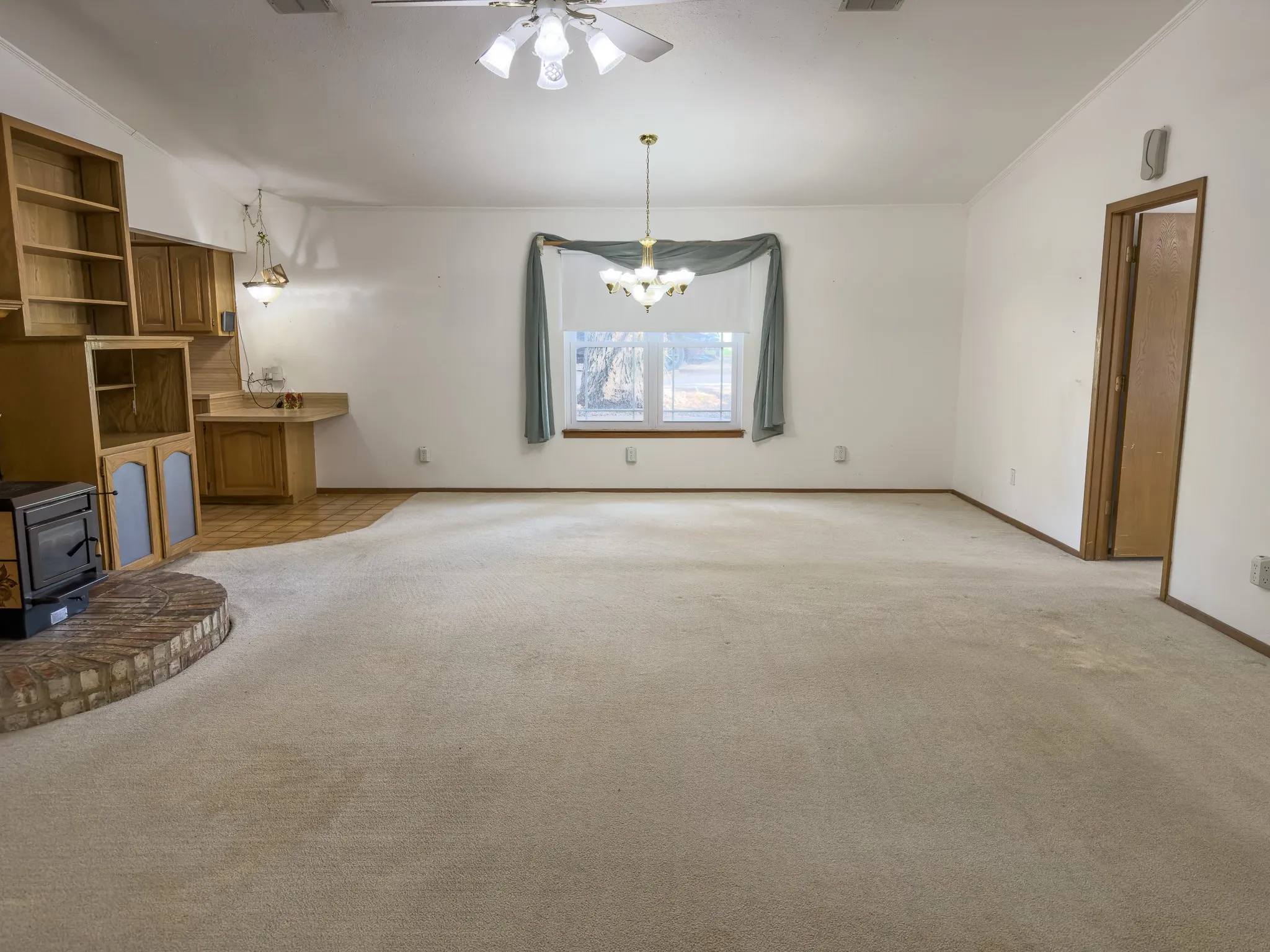 Single Family Residence For Sale in Parker County , 170 River View Road, Millsap, Texas 76066, 2 Bedroom, 2 Bathroom, 2 Garage spaces, 1,388 Sqft, built in 1984, mls#21391042, Real Estate Agent in Millsap, Homes For Sale in Parker county, Homes For Sale in Millsap, Realtor in Millsap Texas, Real Estate Brokerage Independent Realty Texas, Luminita Cordes Realtor