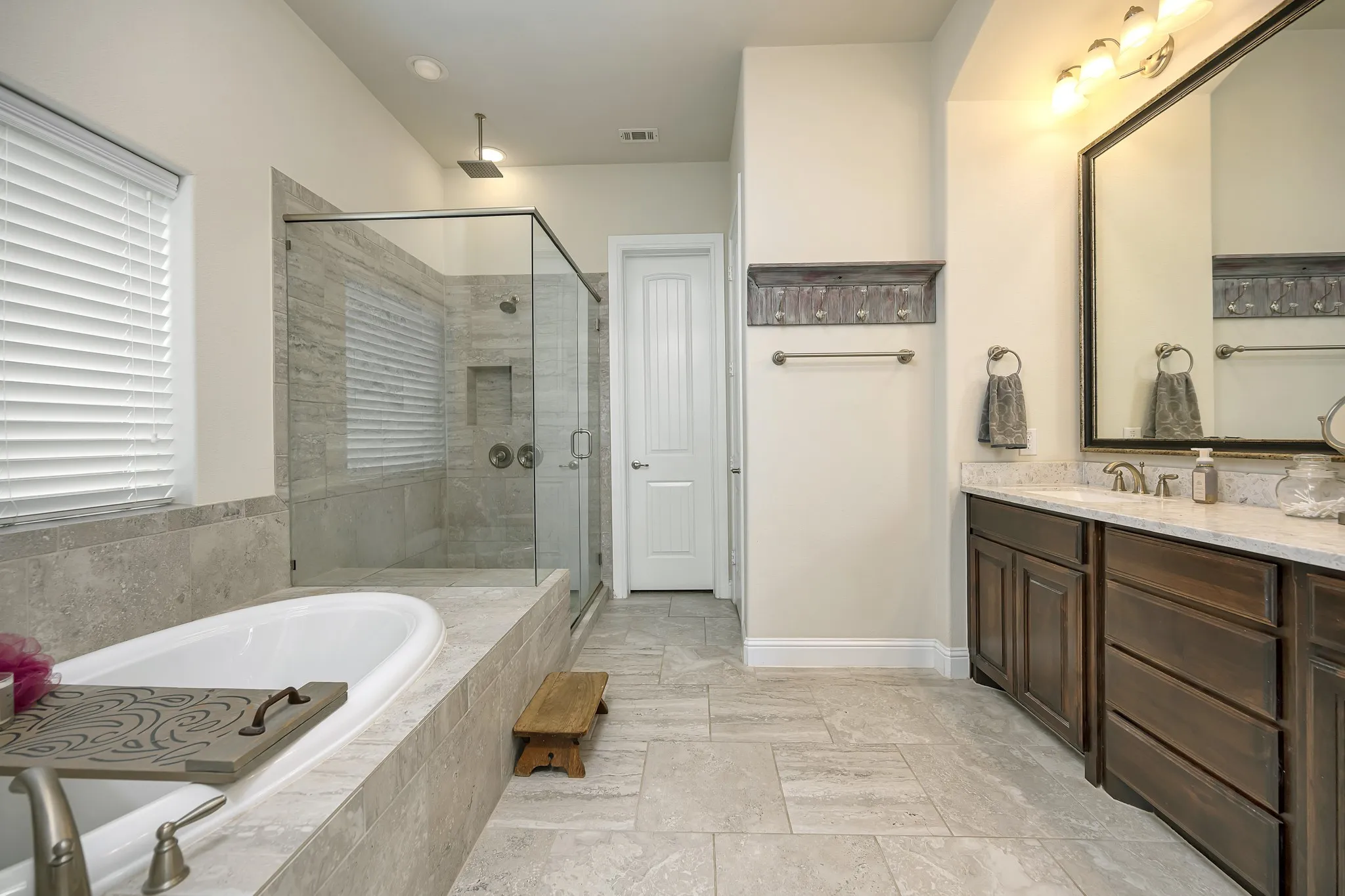 Single Family Residence For Sale in Denton County , 409 Middleton Drive, Roanoke, Texas 76262, 3 Bedroom, 2 Bathroom, 2 Garage spaces, 2,083 Sqft, built in 2015, mls#21390393, Real Estate Agent in Roanoke, Homes For Sale in Denton county, Homes For Sale in Roanoke, Realtor in Roanoke Texas, Real Estate Brokerage Independent Realty Texas, Luminita Cordes Realtor