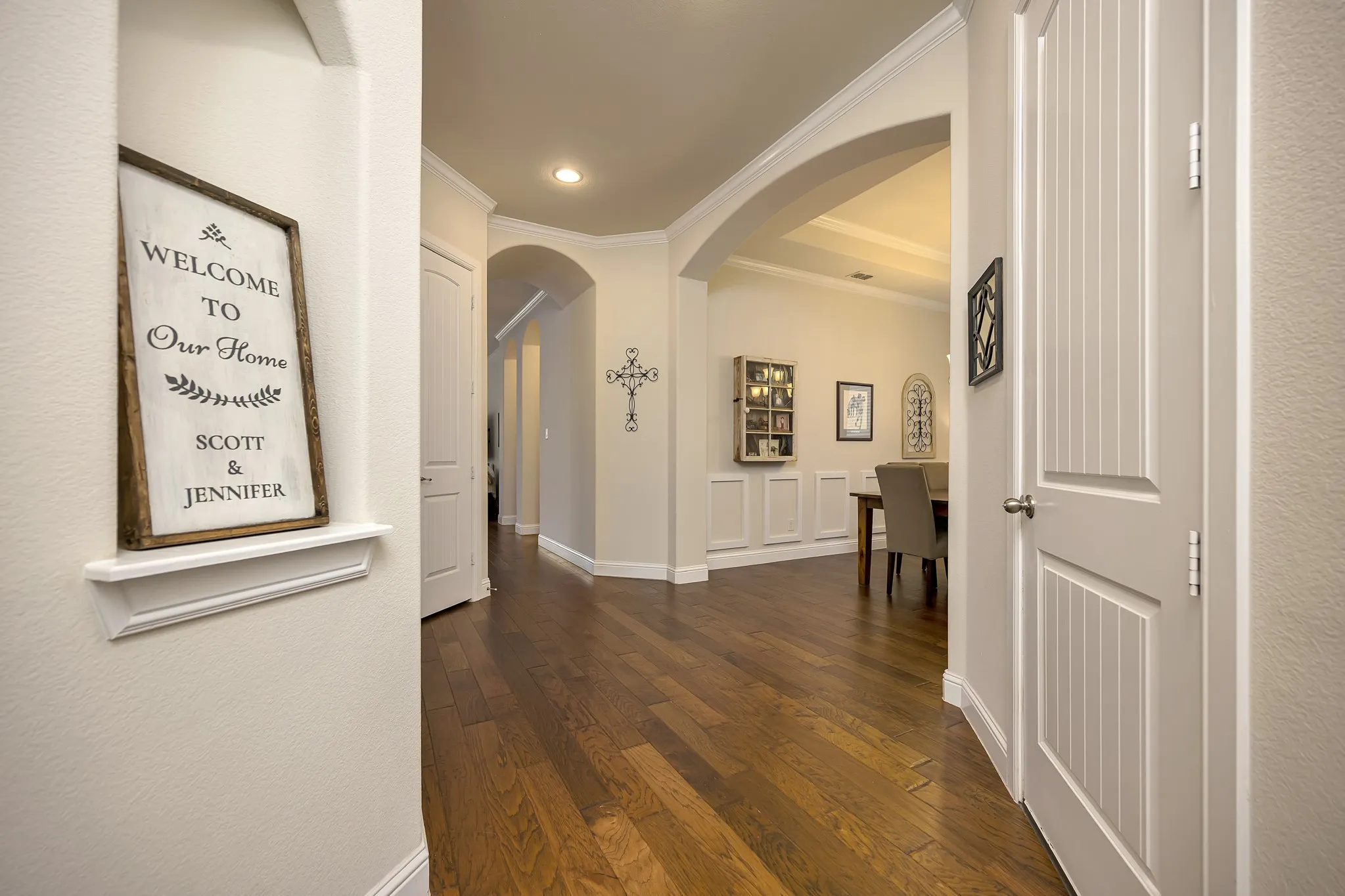 Single Family Residence For Sale in Denton County , 409 Middleton Drive, Roanoke, Texas 76262, 3 Bedroom, 2 Bathroom, 2 Garage spaces, 2,083 Sqft, built in 2015, mls#21390393, Real Estate Agent in Roanoke, Homes For Sale in Denton county, Homes For Sale in Roanoke, Realtor in Roanoke Texas, Real Estate Brokerage Independent Realty Texas, Luminita Cordes Realtor