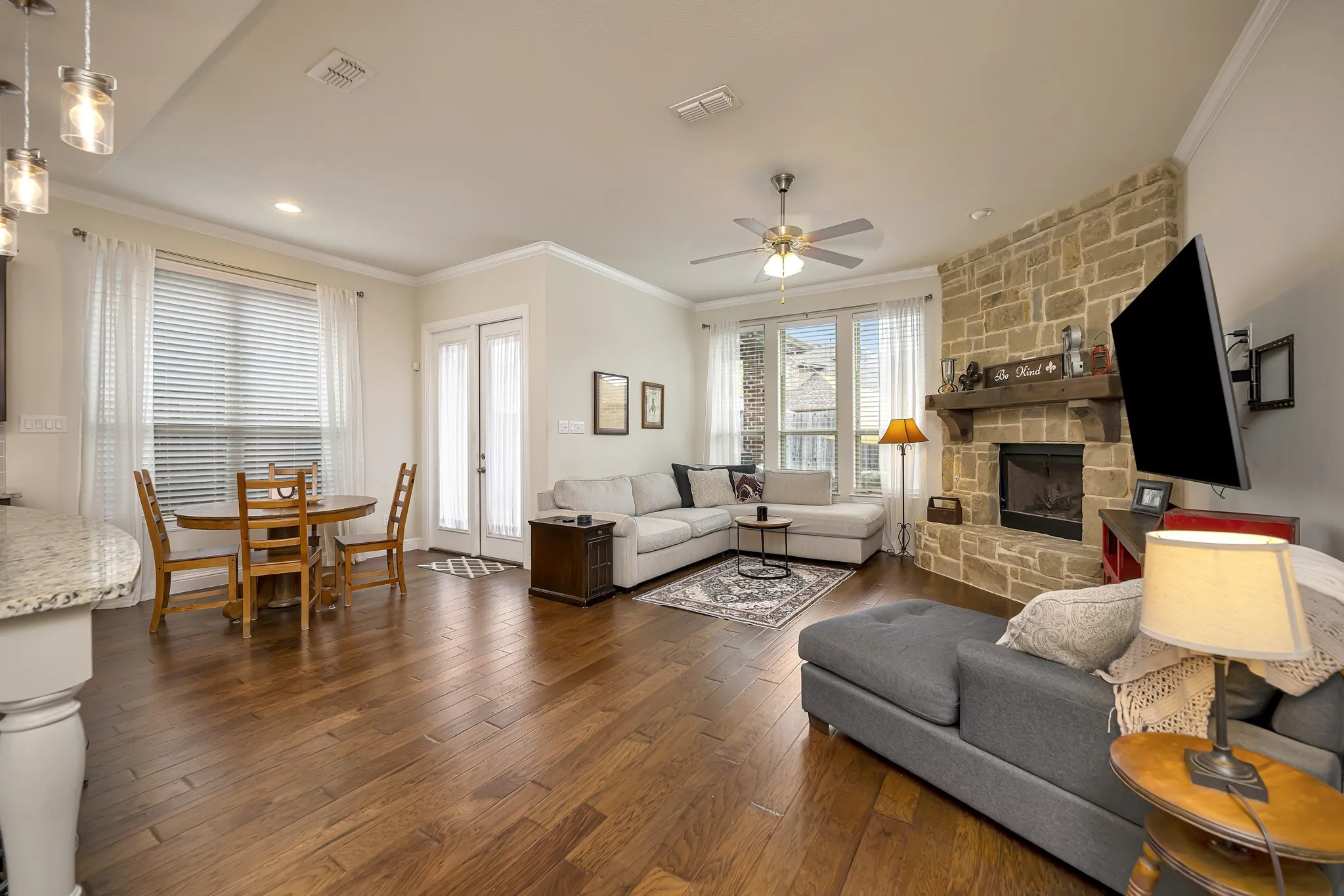 Single Family Residence For Sale in Denton County , 409 Middleton Drive, Roanoke, Texas 76262, 3 Bedroom, 2 Bathroom, 2 Garage spaces, 2,083 Sqft, built in 2015, mls#21390393, Real Estate Agent in Roanoke, Homes For Sale in Denton county, Homes For Sale in Roanoke, Realtor in Roanoke Texas, Real Estate Brokerage Independent Realty Texas, Luminita Cordes Realtor