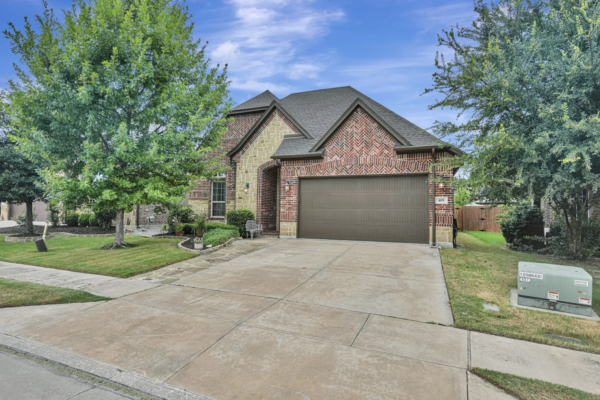 Single Family Residence For Sale in Denton County , 409 Middleton Drive, Roanoke, Texas 76262, 3 Bedroom, 2 Bathroom, 2 Garage spaces, 2,083 Sqft, built in 2015, mls#21390393, Real Estate Agent in Roanoke, Homes For Sale in Denton county, Homes For Sale in Roanoke, Realtor in Roanoke Texas, Real Estate Brokerage Independent Realty Texas, Luminita Cordes Realtor