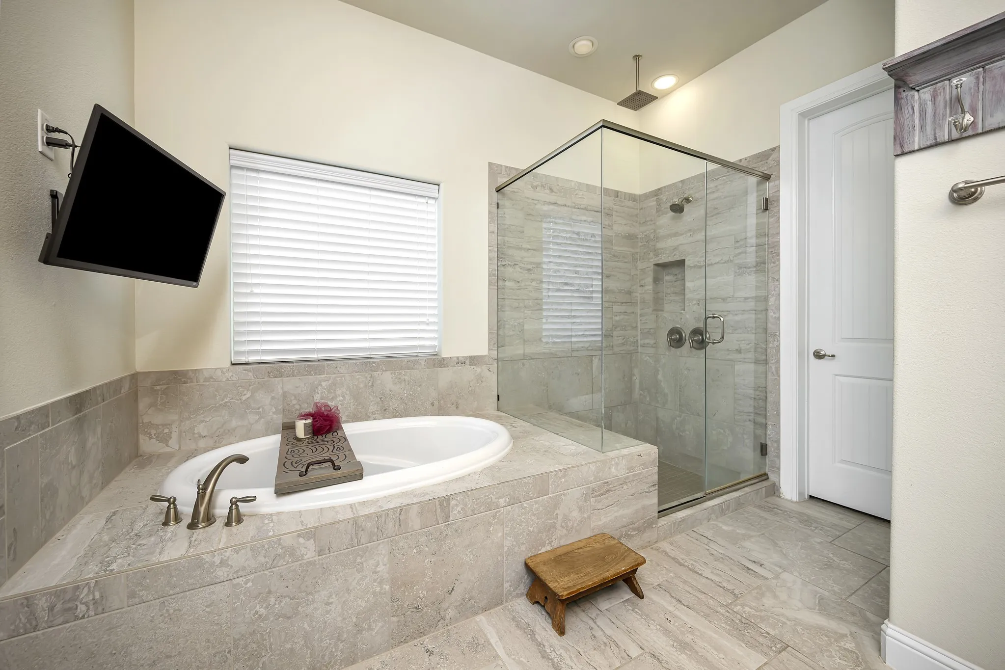Single Family Residence For Sale in Denton County , 409 Middleton Drive, Roanoke, Texas 76262, 3 Bedroom, 2 Bathroom, 2 Garage spaces, 2,083 Sqft, built in 2015, mls#21390393, Real Estate Agent in Roanoke, Homes For Sale in Denton county, Homes For Sale in Roanoke, Realtor in Roanoke Texas, Real Estate Brokerage Independent Realty Texas, Luminita Cordes Realtor