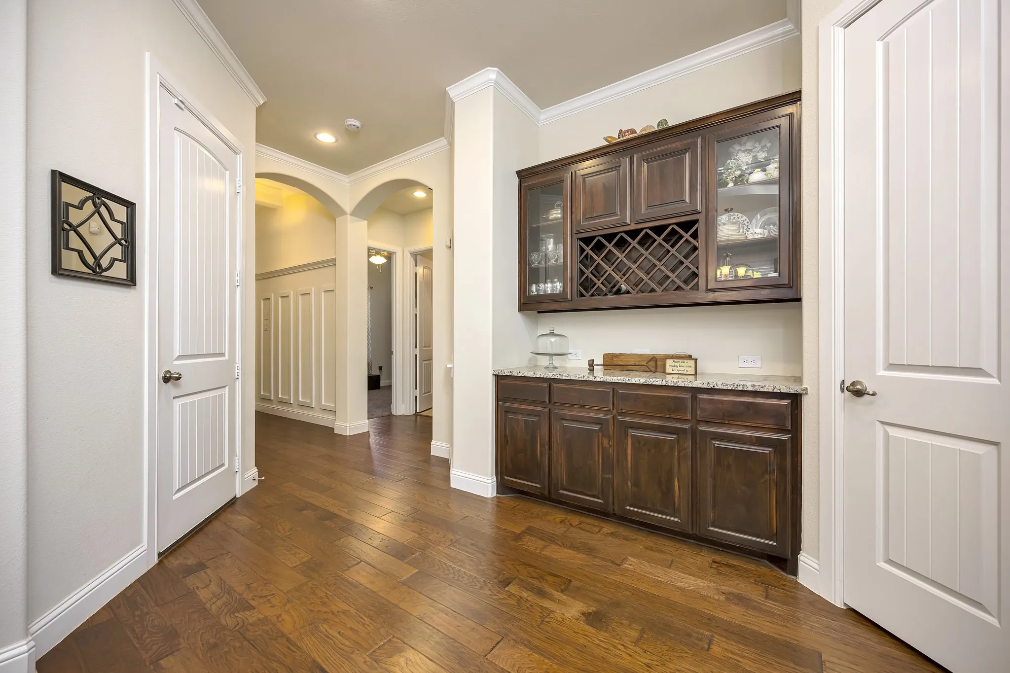 Single Family Residence For Sale in Denton County , 409 Middleton Drive, Roanoke, Texas 76262, 3 Bedroom, 2 Bathroom, 2 Garage spaces, 2,083 Sqft, built in 2015, mls#21390393, Real Estate Agent in Roanoke, Homes For Sale in Denton county, Homes For Sale in Roanoke, Realtor in Roanoke Texas, Real Estate Brokerage Independent Realty Texas, Luminita Cordes Realtor