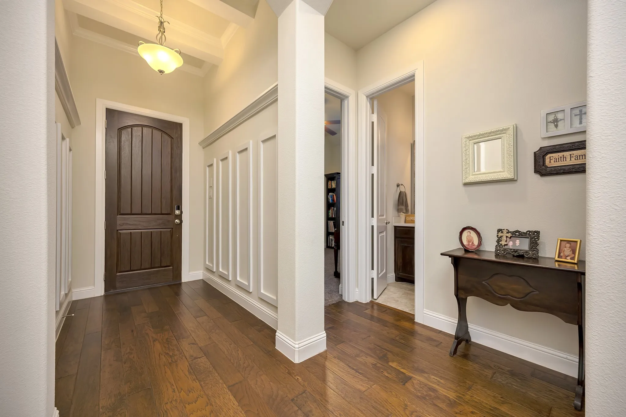 Single Family Residence For Sale in Denton County , 409 Middleton Drive, Roanoke, Texas 76262, 3 Bedroom, 2 Bathroom, 2 Garage spaces, 2,083 Sqft, built in 2015, mls#21390393, Real Estate Agent in Roanoke, Homes For Sale in Denton county, Homes For Sale in Roanoke, Realtor in Roanoke Texas, Real Estate Brokerage Independent Realty Texas, Luminita Cordes Realtor