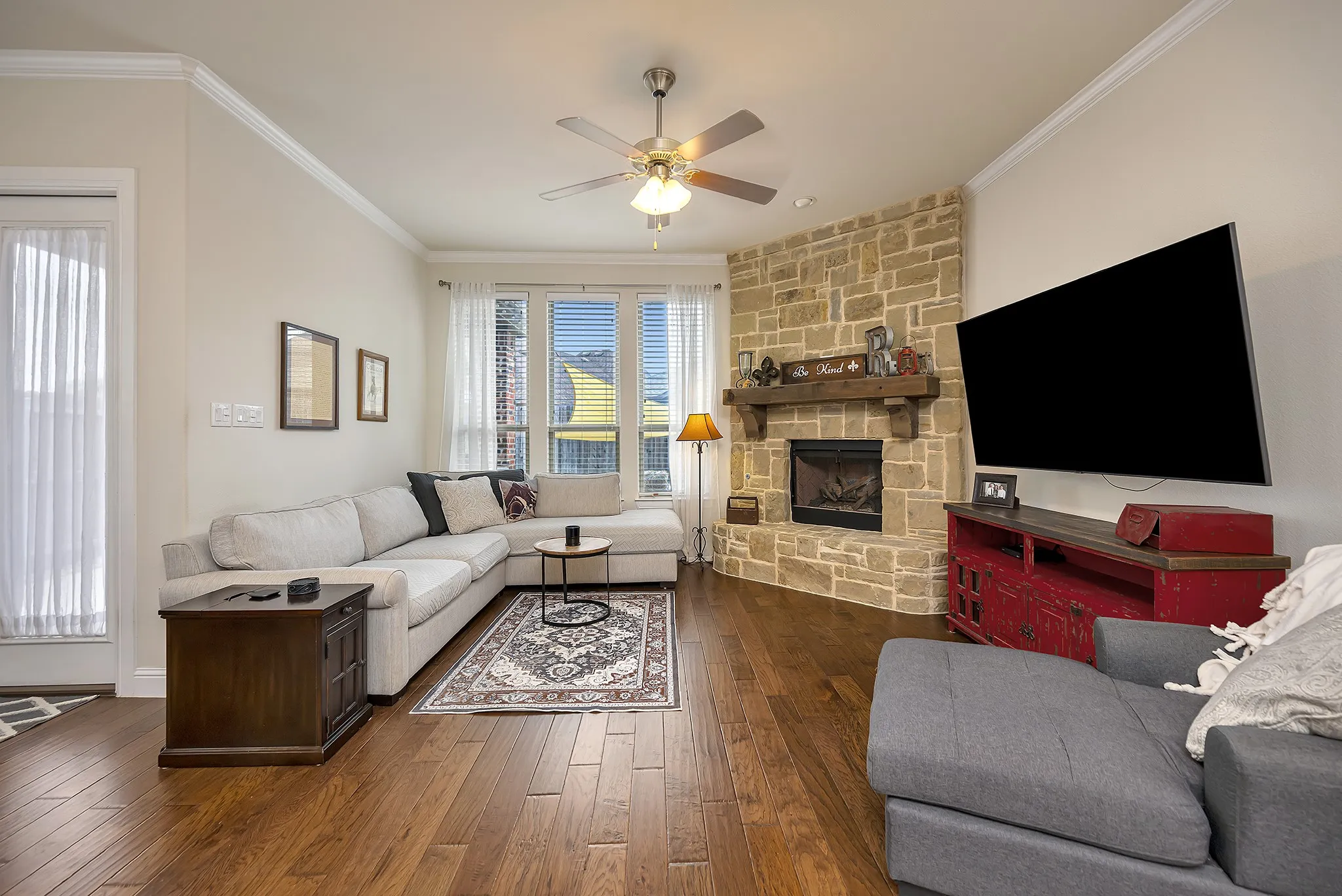 Single Family Residence For Sale in Denton County , 409 Middleton Drive, Roanoke, Texas 76262, 3 Bedroom, 2 Bathroom, 2 Garage spaces, 2,083 Sqft, built in 2015, mls#21390393, Real Estate Agent in Roanoke, Homes For Sale in Denton county, Homes For Sale in Roanoke, Realtor in Roanoke Texas, Real Estate Brokerage Independent Realty Texas, Luminita Cordes Realtor