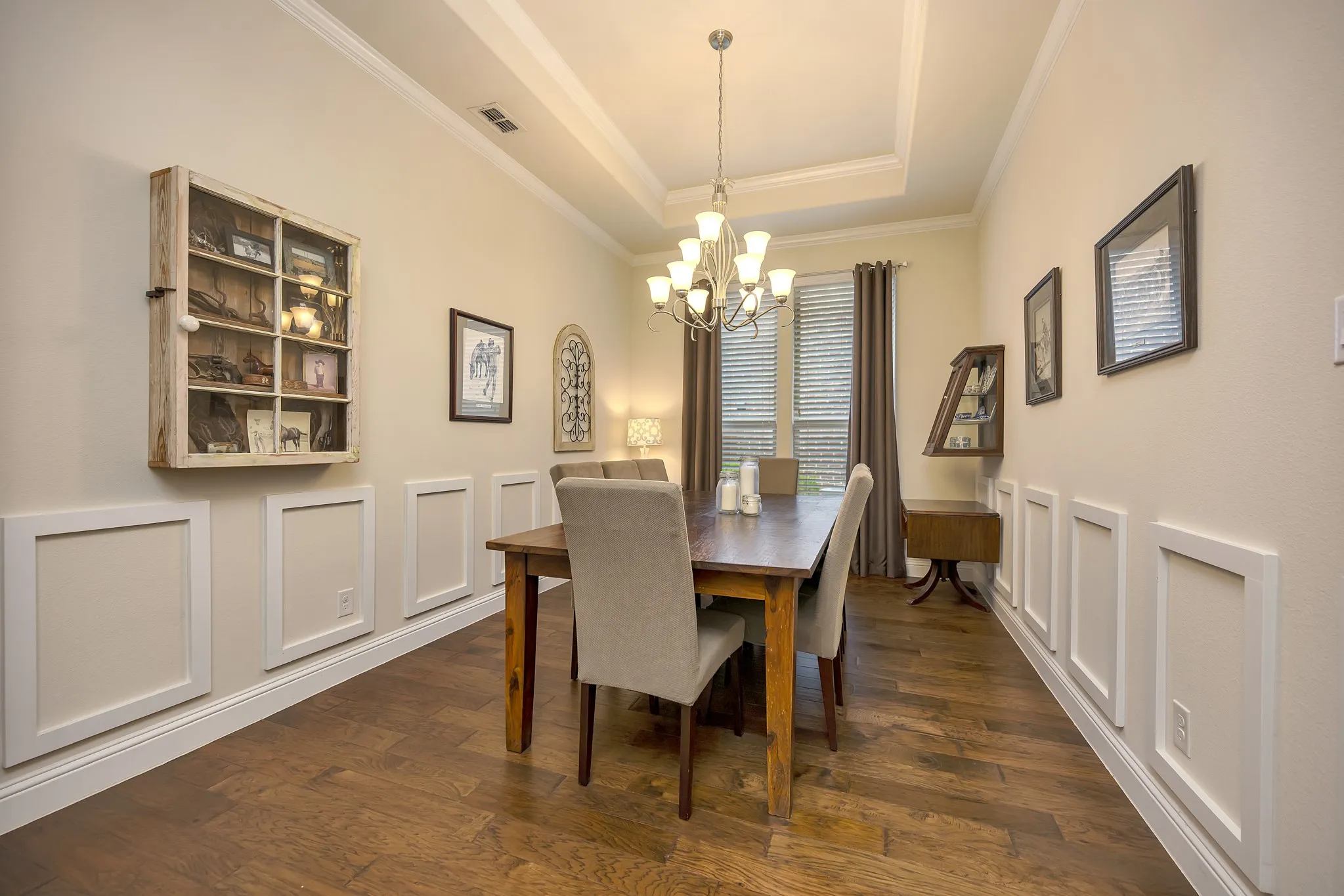 Single Family Residence For Sale in Denton County , 409 Middleton Drive, Roanoke, Texas 76262, 3 Bedroom, 2 Bathroom, 2 Garage spaces, 2,083 Sqft, built in 2015, mls#21390393, Real Estate Agent in Roanoke, Homes For Sale in Denton county, Homes For Sale in Roanoke, Realtor in Roanoke Texas, Real Estate Brokerage Independent Realty Texas, Luminita Cordes Realtor