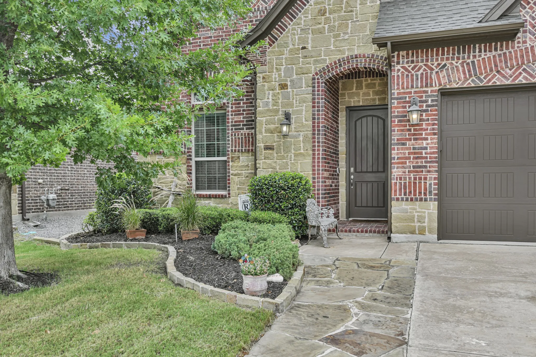 Single Family Residence For Sale in Denton County , 409 Middleton Drive, Roanoke, Texas 76262, 3 Bedroom, 2 Bathroom, 2 Garage spaces, 2,083 Sqft, built in 2015, mls#21390393, Real Estate Agent in Roanoke, Homes For Sale in Denton county, Homes For Sale in Roanoke, Realtor in Roanoke Texas, Real Estate Brokerage Independent Realty Texas, Luminita Cordes Realtor