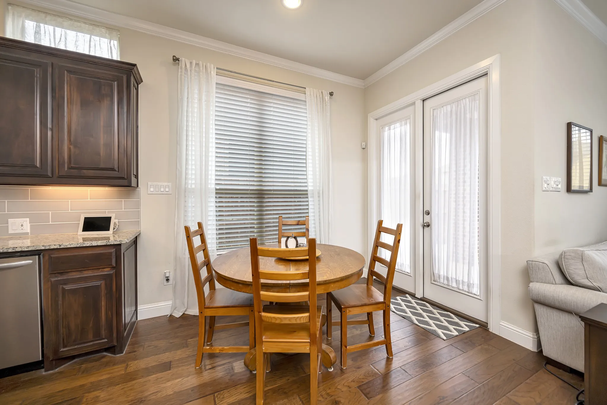 Single Family Residence For Sale in Denton County , 409 Middleton Drive, Roanoke, Texas 76262, 3 Bedroom, 2 Bathroom, 2 Garage spaces, 2,083 Sqft, built in 2015, mls#21390393, Real Estate Agent in Roanoke, Homes For Sale in Denton county, Homes For Sale in Roanoke, Realtor in Roanoke Texas, Real Estate Brokerage Independent Realty Texas, Luminita Cordes Realtor