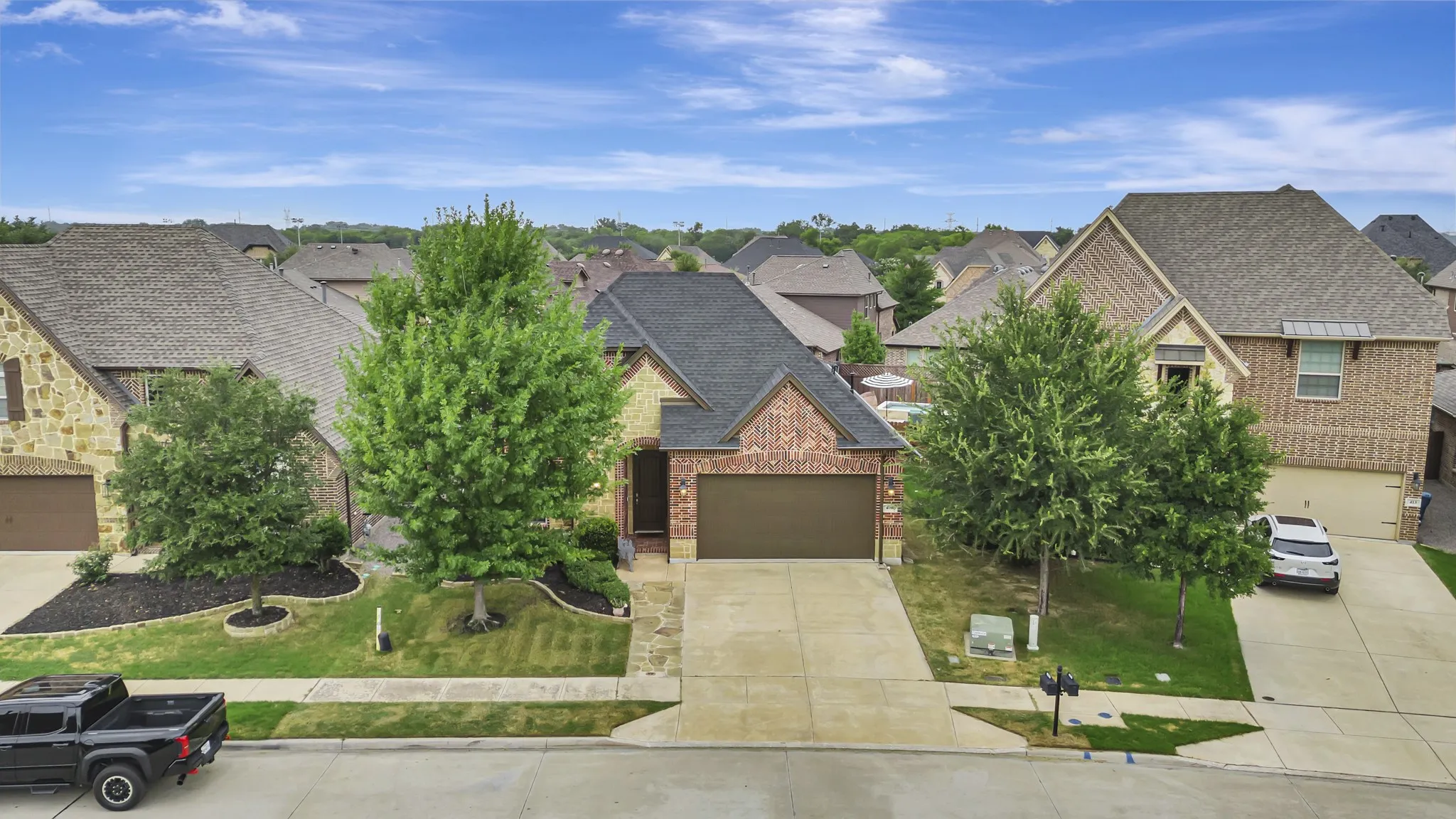 Single Family Residence For Sale in Denton County , 409 Middleton Drive, Roanoke, Texas 76262, 3 Bedroom, 2 Bathroom, 2 Garage spaces, 2,083 Sqft, built in 2015, mls#21390393, Real Estate Agent in Roanoke, Homes For Sale in Denton county, Homes For Sale in Roanoke, Realtor in Roanoke Texas, Real Estate Brokerage Independent Realty Texas, Luminita Cordes Realtor