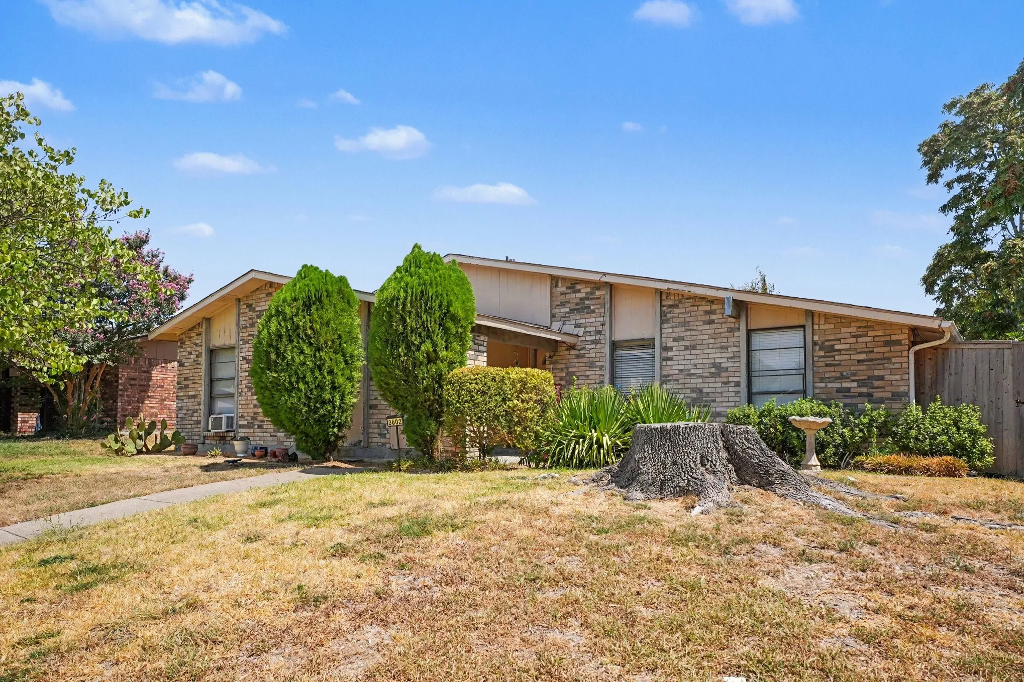 Single Family Residence For Sale in Dallas County , 3602 Clover Meadow Drive, Garland, Texas 75043, 3 Bedroom, 2 Bathroom, 2 Garage spaces, 2,220 Sqft, built in 1977, mls#21380513, Real Estate Agent in Garland, Homes For Sale in Dallas county, Homes For Sale in Garland, Realtor in Garland Texas, Real Estate Brokerage Independent Realty Texas, Luminita Cordes Realtor